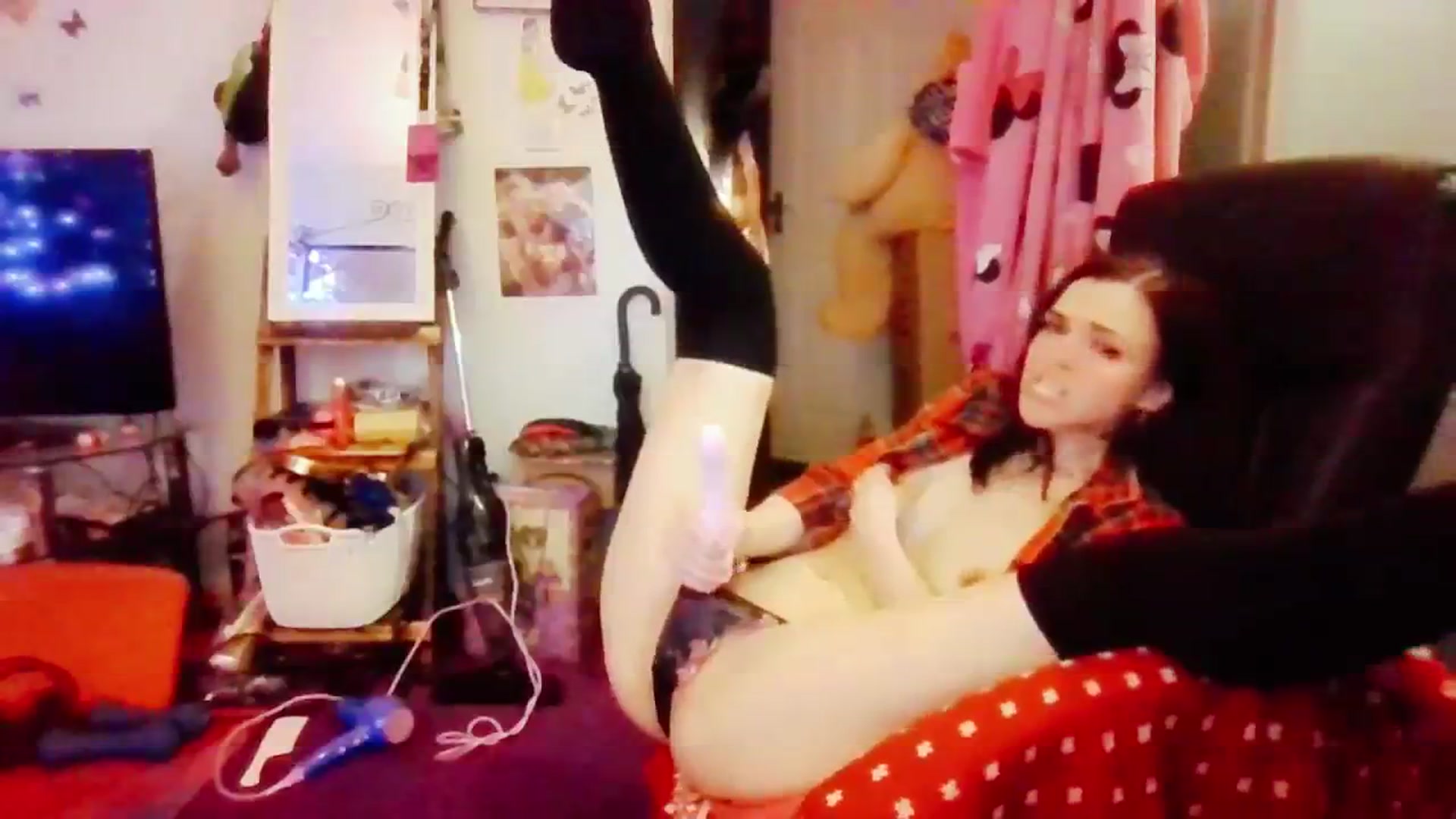 Gallery image thumbnail from MissMistletoe's myfreecams stream on, 12/31/2023, 22:39 image 9 of 20