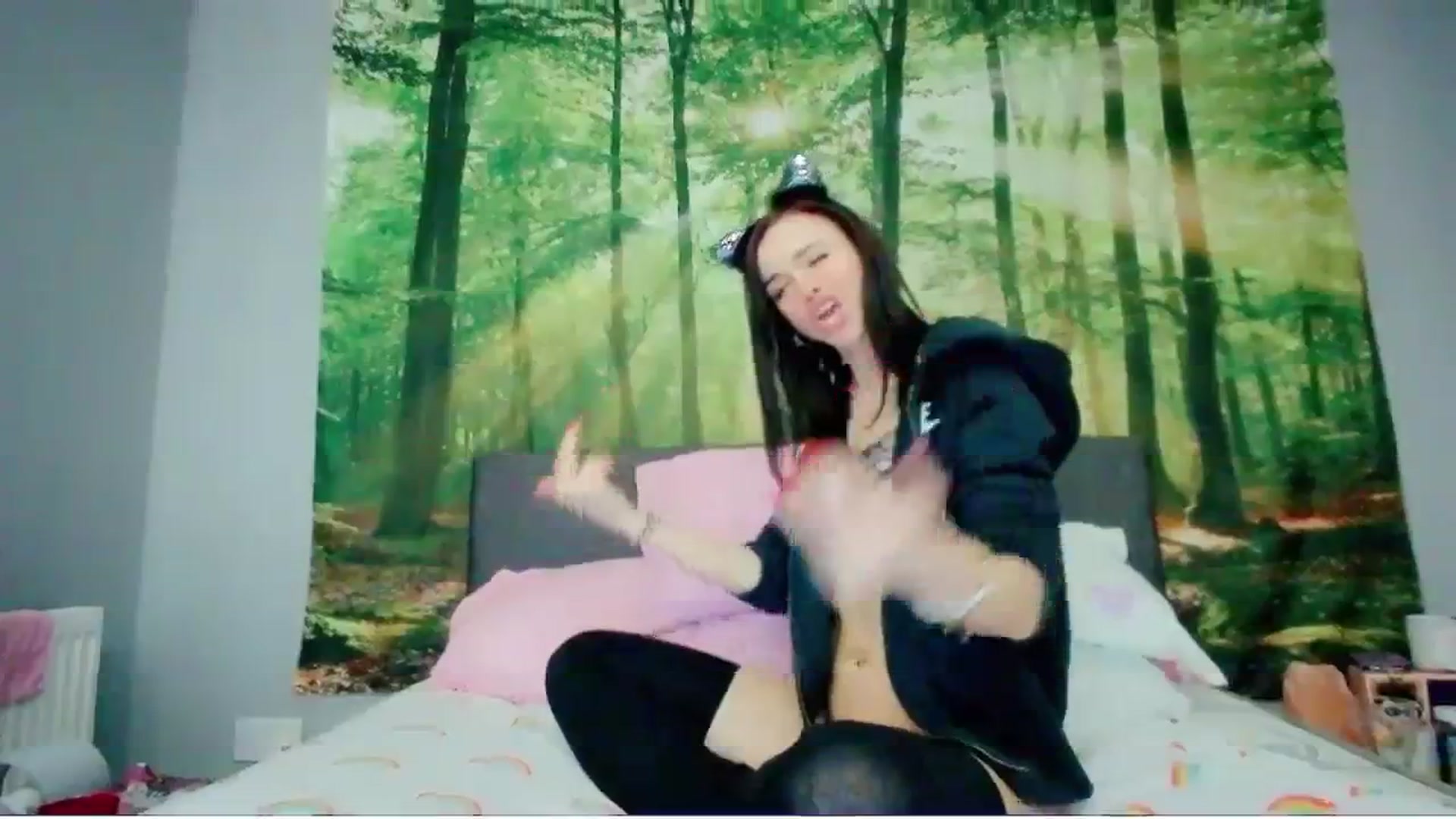 Gallery image thumbnail from MissMistletoe's myfreecams stream on, 01/13/2024, 16:43 image 13 of 20
