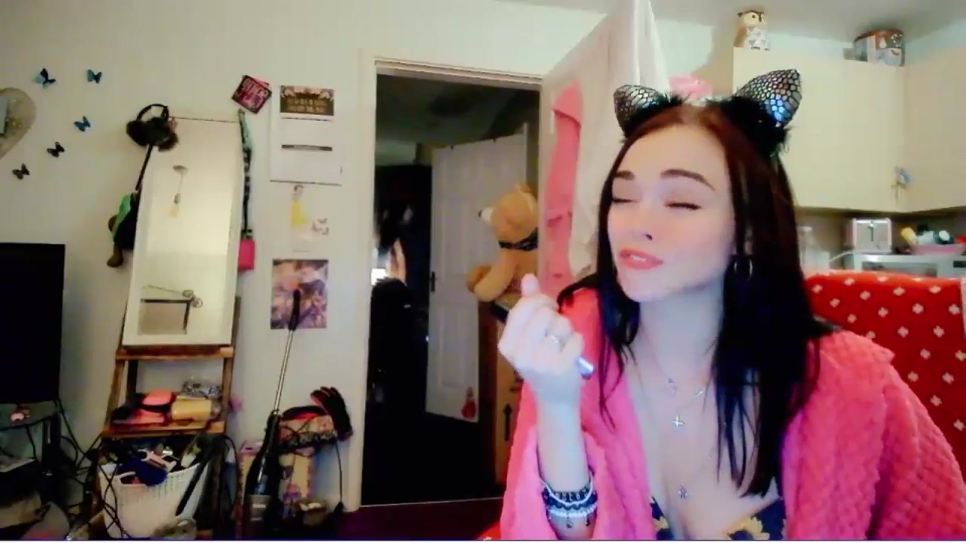 Gallery image thumbnail from MissMistletoe's myfreecams stream on, 01/23/2024, 20:37 image 19 of 20