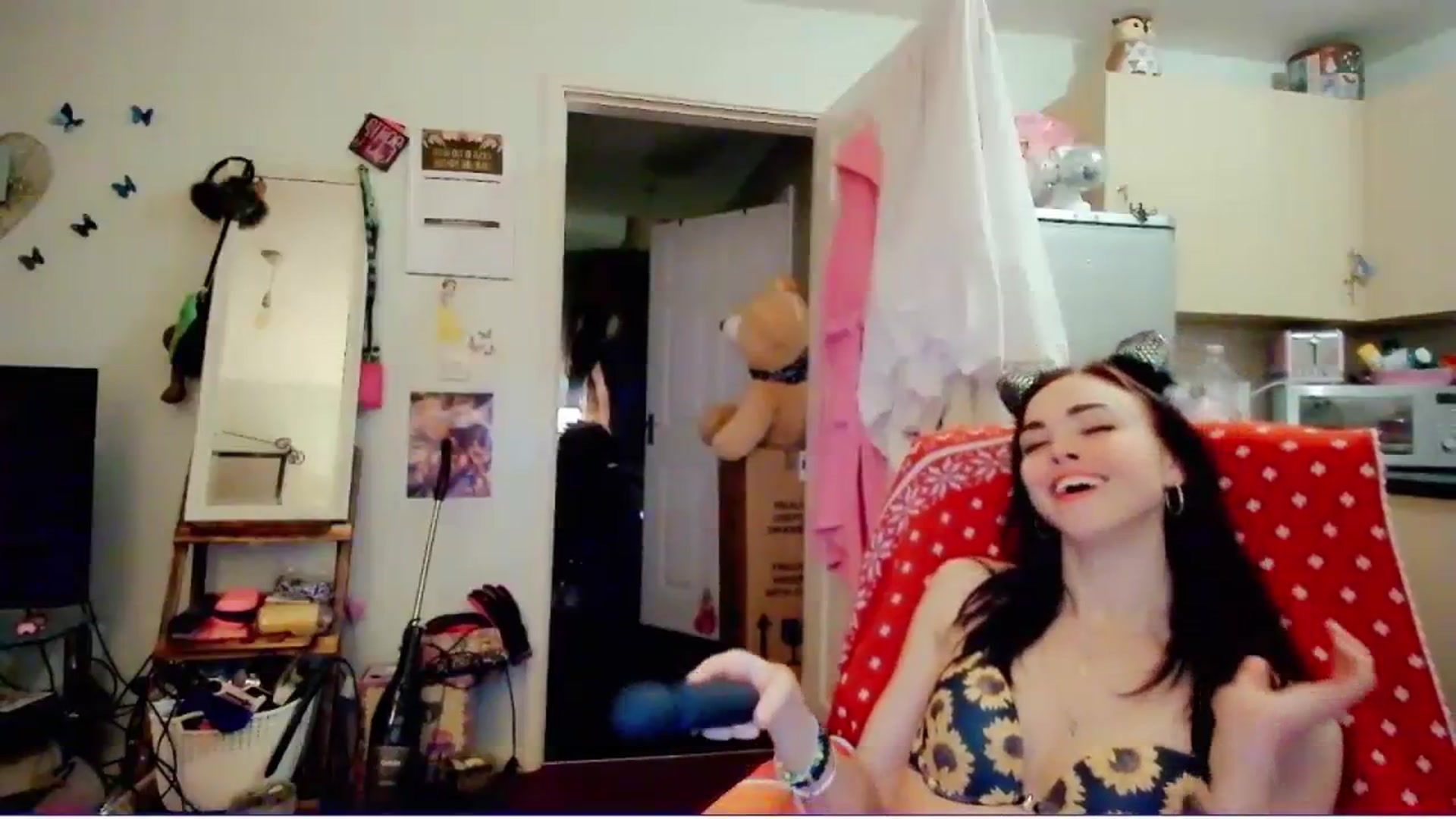Gallery image thumbnail from MissMistletoe's myfreecams stream on, 01/23/2024, 20:37 image 18 of 20
