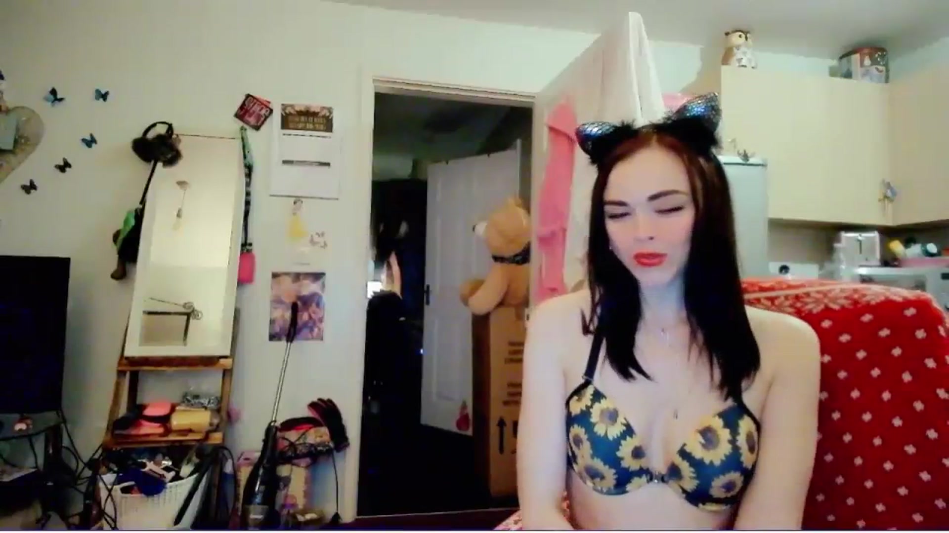 Gallery image thumbnail from MissMistletoe's myfreecams stream on, 01/23/2024, 20:37 image 9 of 20
