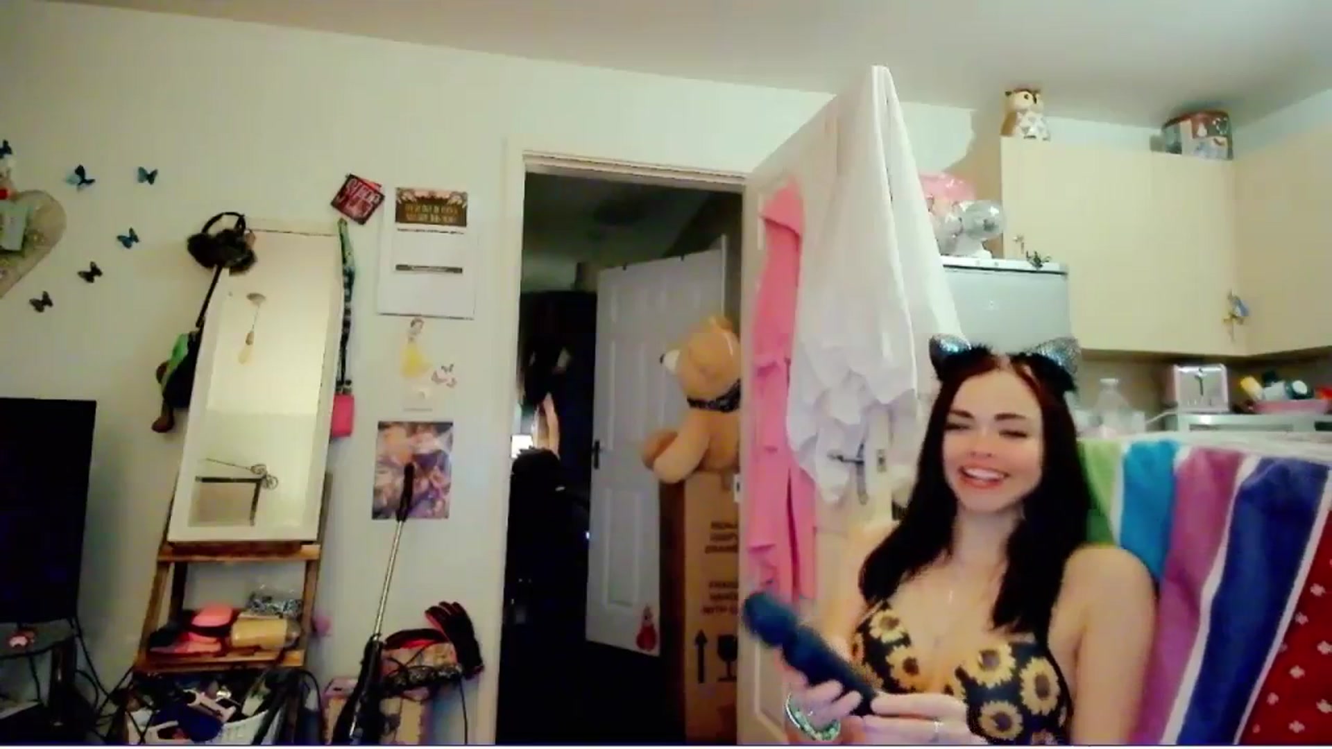 Gallery image thumbnail from MissMistletoe's myfreecams stream on, 01/23/2024, 20:37 image 17 of 20
