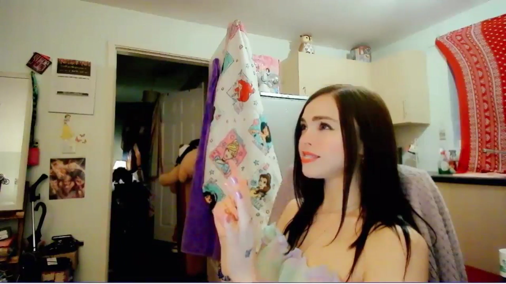 Gallery image thumbnail from MissMistletoe's myfreecams stream on, 04/10/2024, 19:46 image 3 of 20