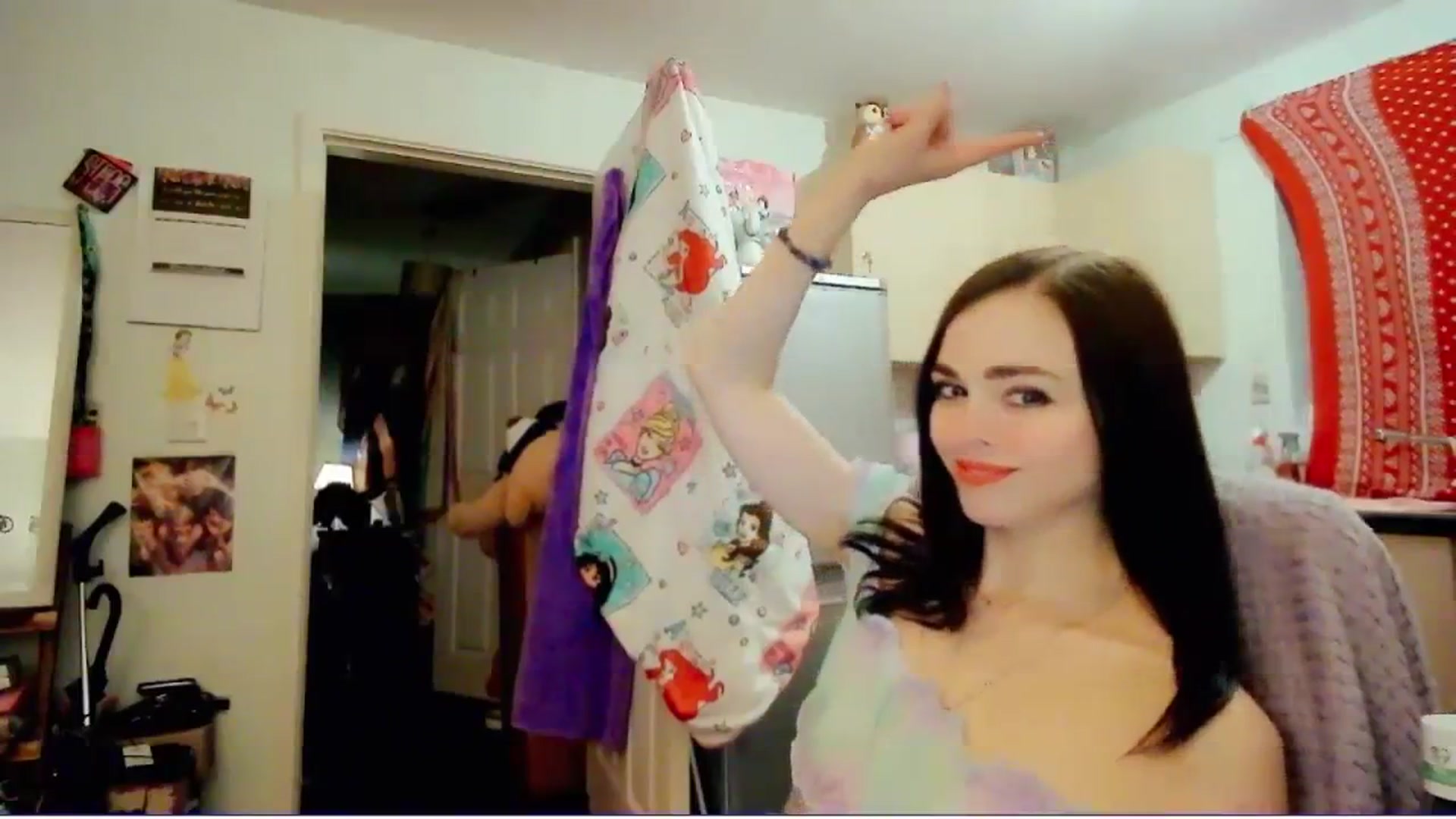 Gallery image thumbnail from MissMistletoe's myfreecams stream on, 04/10/2024, 19:46 image 11 of 20