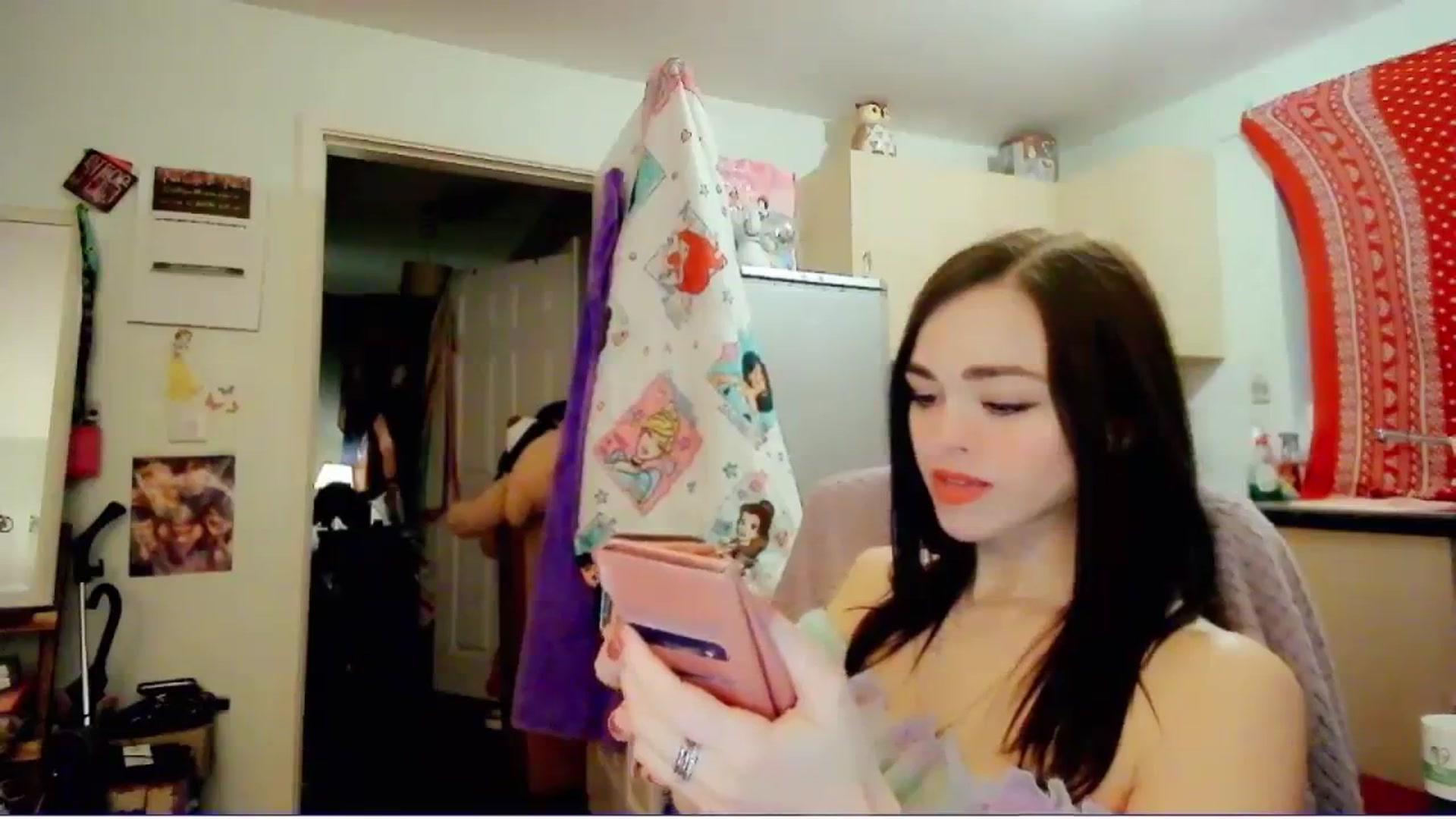Gallery image thumbnail from MissMistletoe's myfreecams stream on, 04/10/2024, 19:46 image 9 of 20