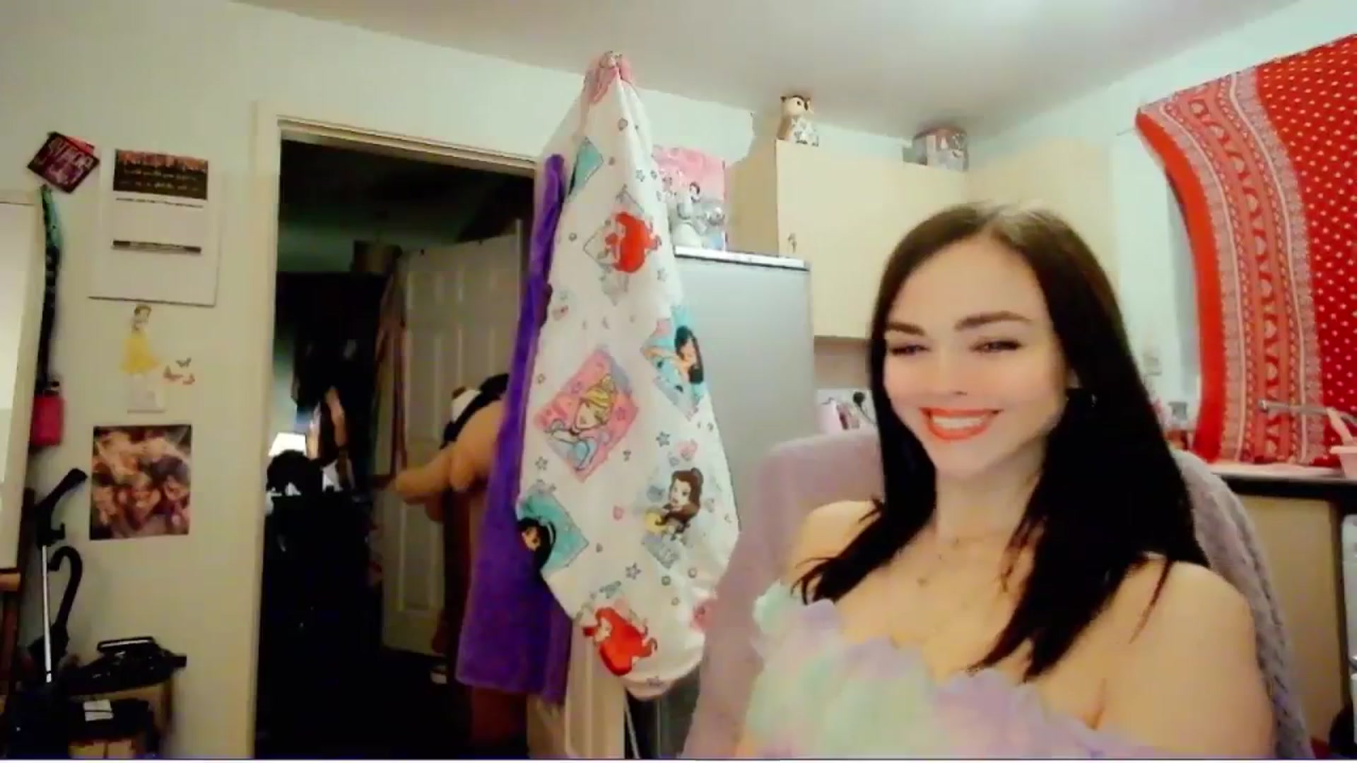 Gallery image thumbnail from MissMistletoe's myfreecams stream on, 04/10/2024, 19:46 image 16 of 20