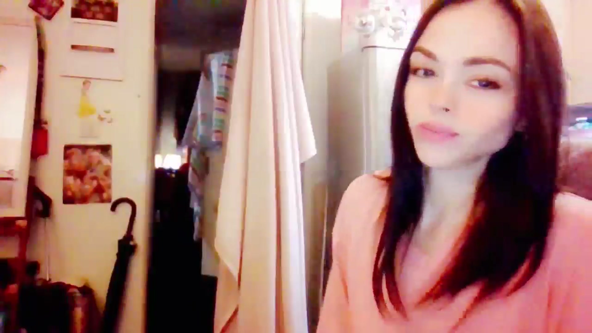 Gallery image thumbnail from MissMistletoe's myfreecams stream on, 05/29/2024, 15:34 image 18 of 20