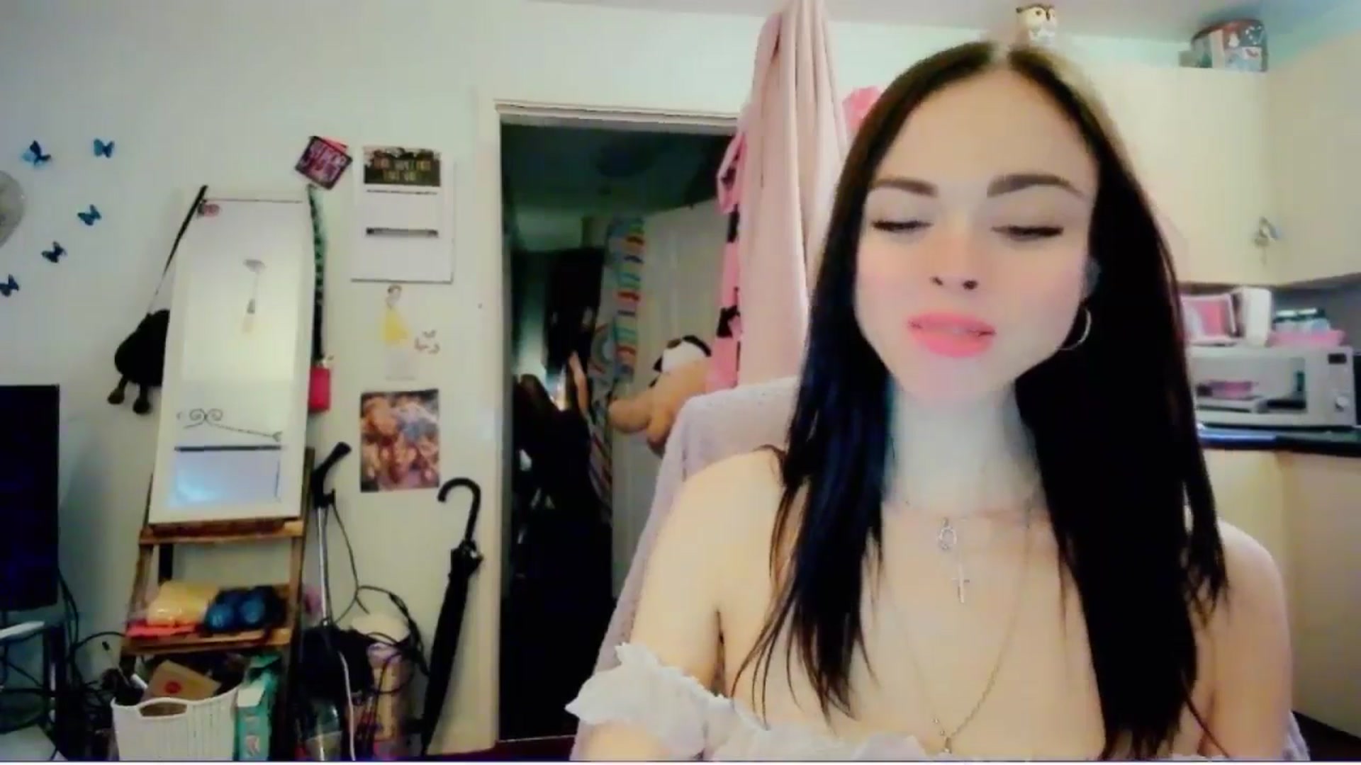 Gallery image thumbnail from MissMistletoe's myfreecams stream on, 06/01/2024, 10:27 image 7 of 20