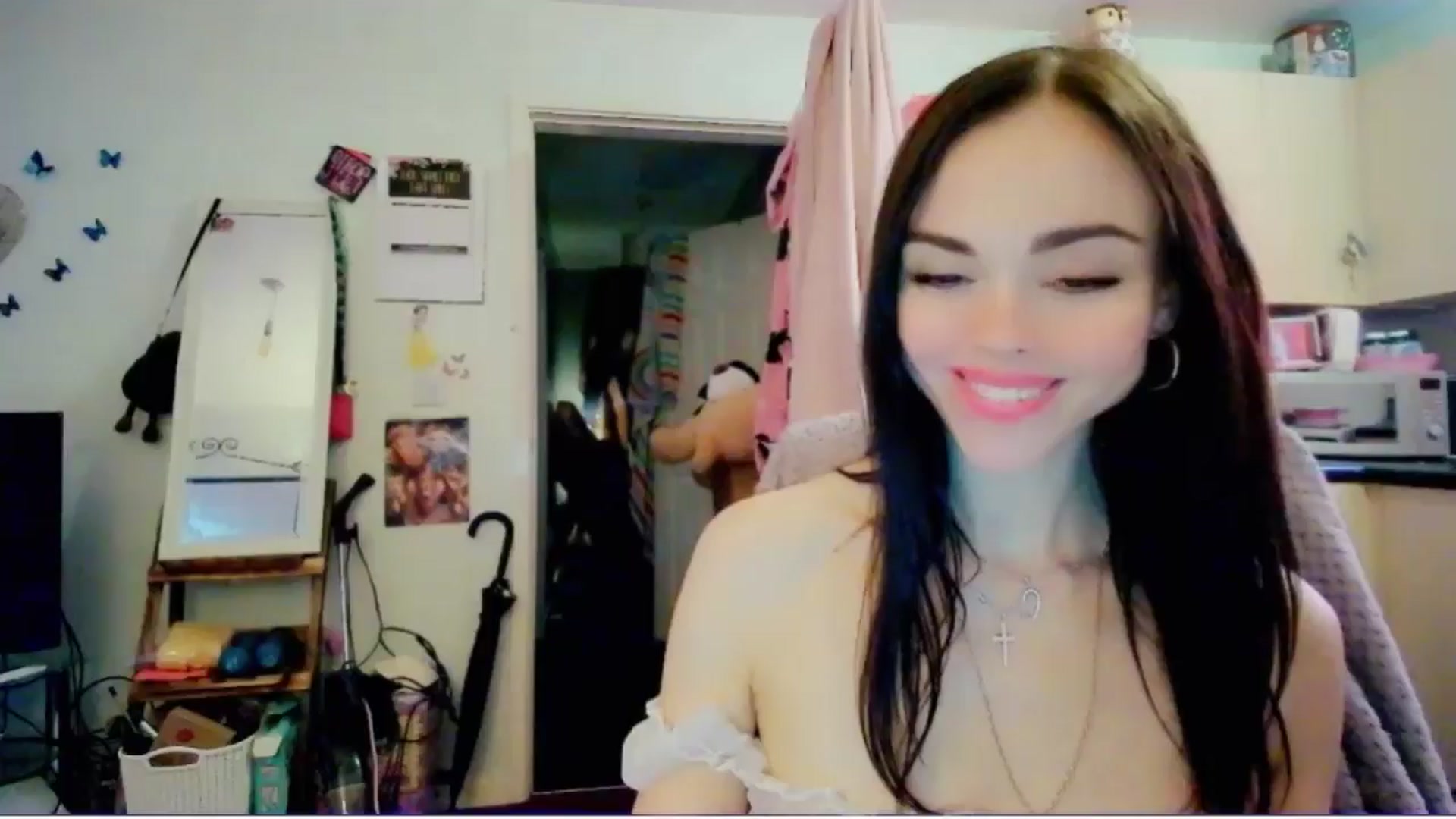 Gallery image thumbnail from MissMistletoe's myfreecams stream on, 06/01/2024, 10:27 image 17 of 20