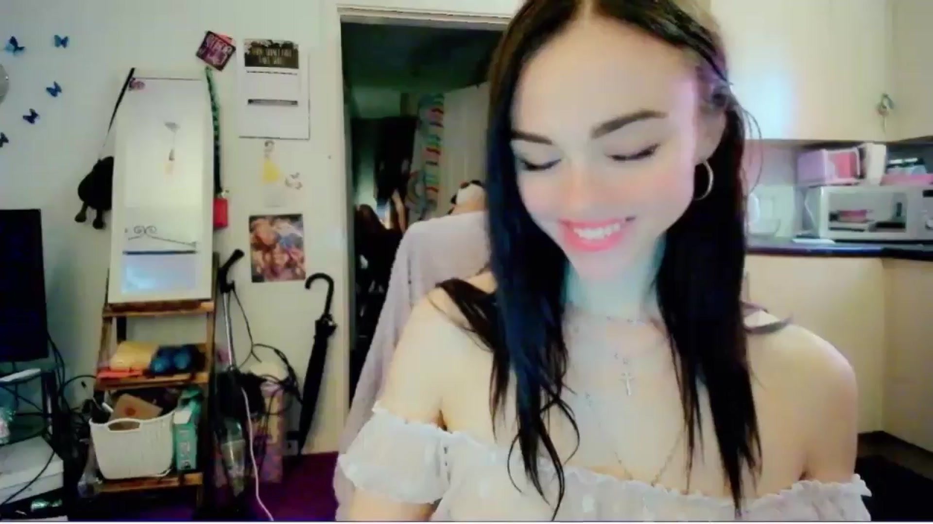 Gallery image thumbnail from MissMistletoe's myfreecams stream on, 06/01/2024, 10:27 image 2 of 20
