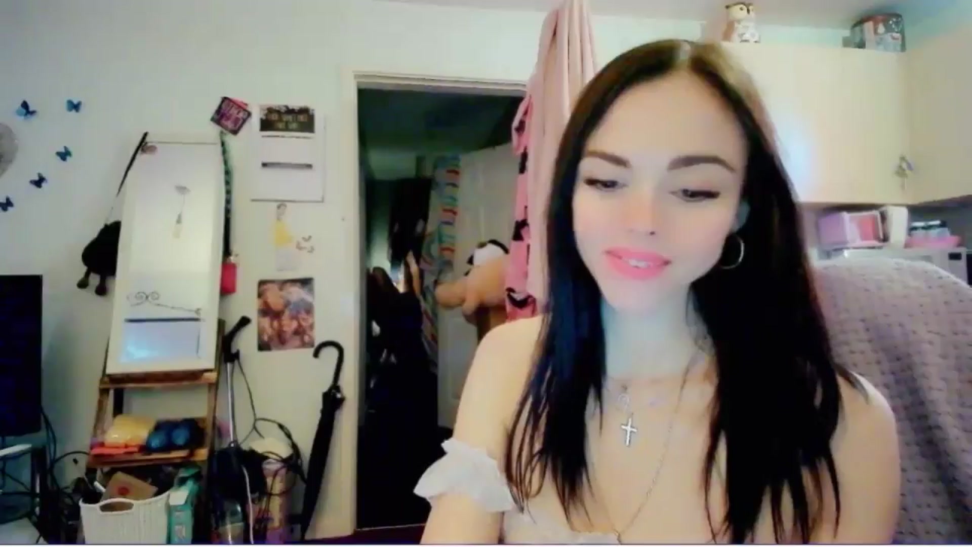 Gallery image thumbnail from MissMistletoe's myfreecams stream on, 06/01/2024, 10:27 image 9 of 20