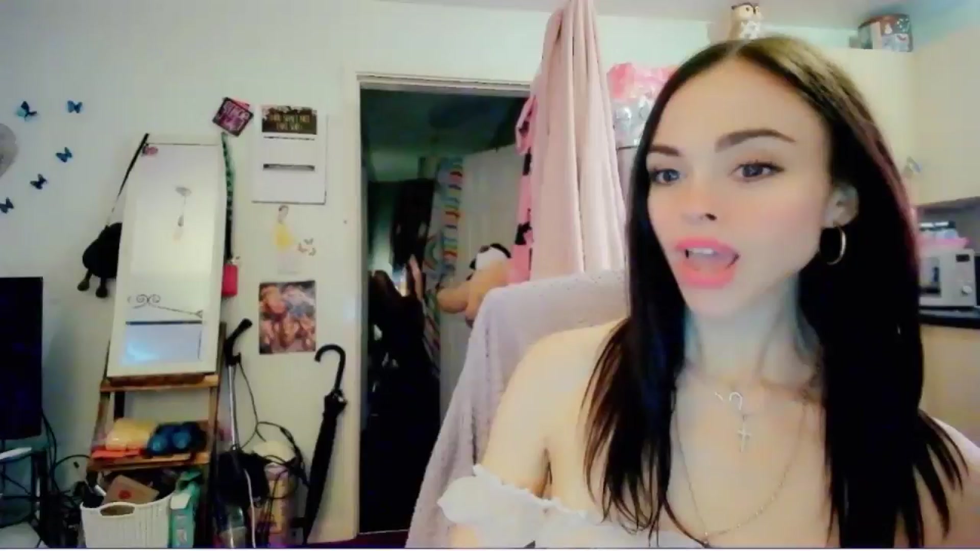 Gallery image thumbnail from MissMistletoe's myfreecams stream on, 06/01/2024, 10:27 image 8 of 20