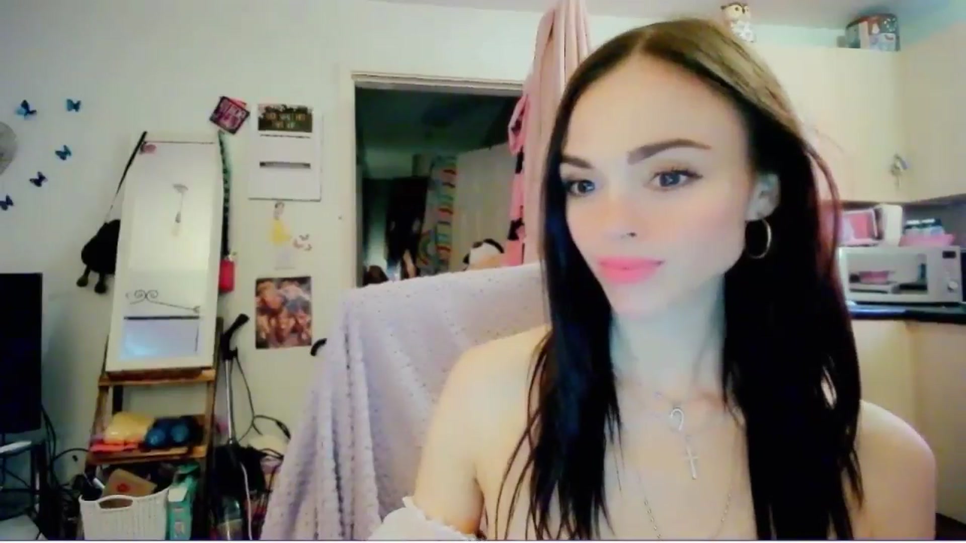 Gallery image thumbnail from MissMistletoe's myfreecams stream on, 06/01/2024, 10:27 image 6 of 20