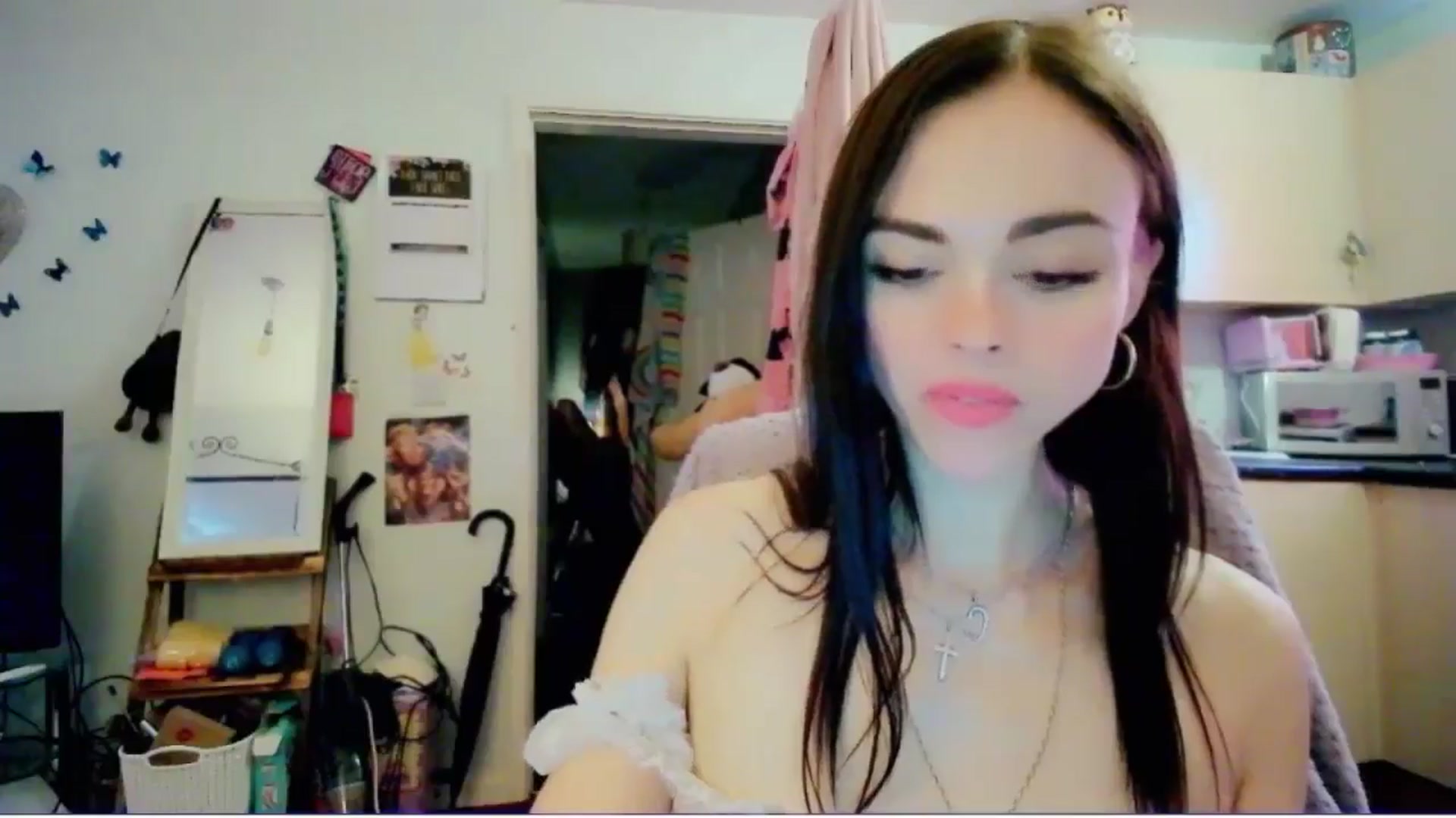 Gallery image thumbnail from MissMistletoe's myfreecams stream on, 06/01/2024, 10:27 image 19 of 20