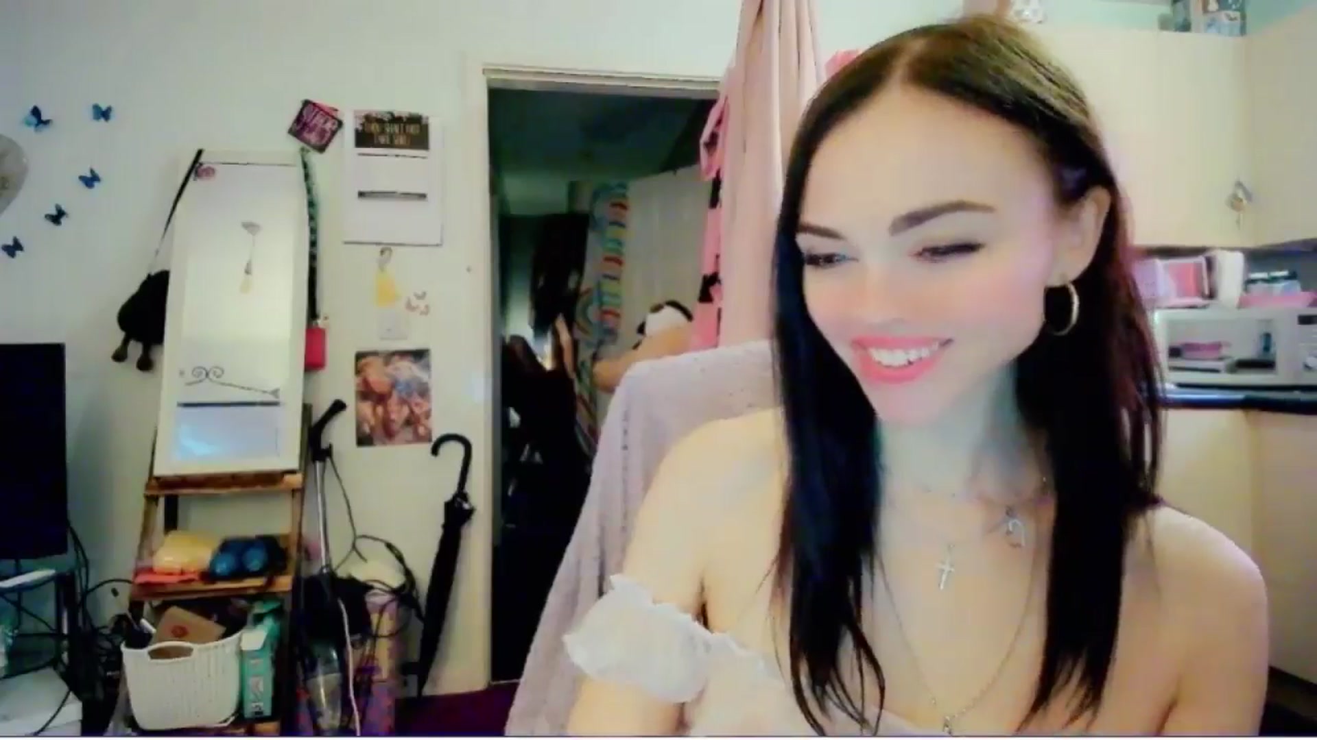 Gallery image thumbnail from MissMistletoe's myfreecams stream on, 06/01/2024, 10:27 image 3 of 20