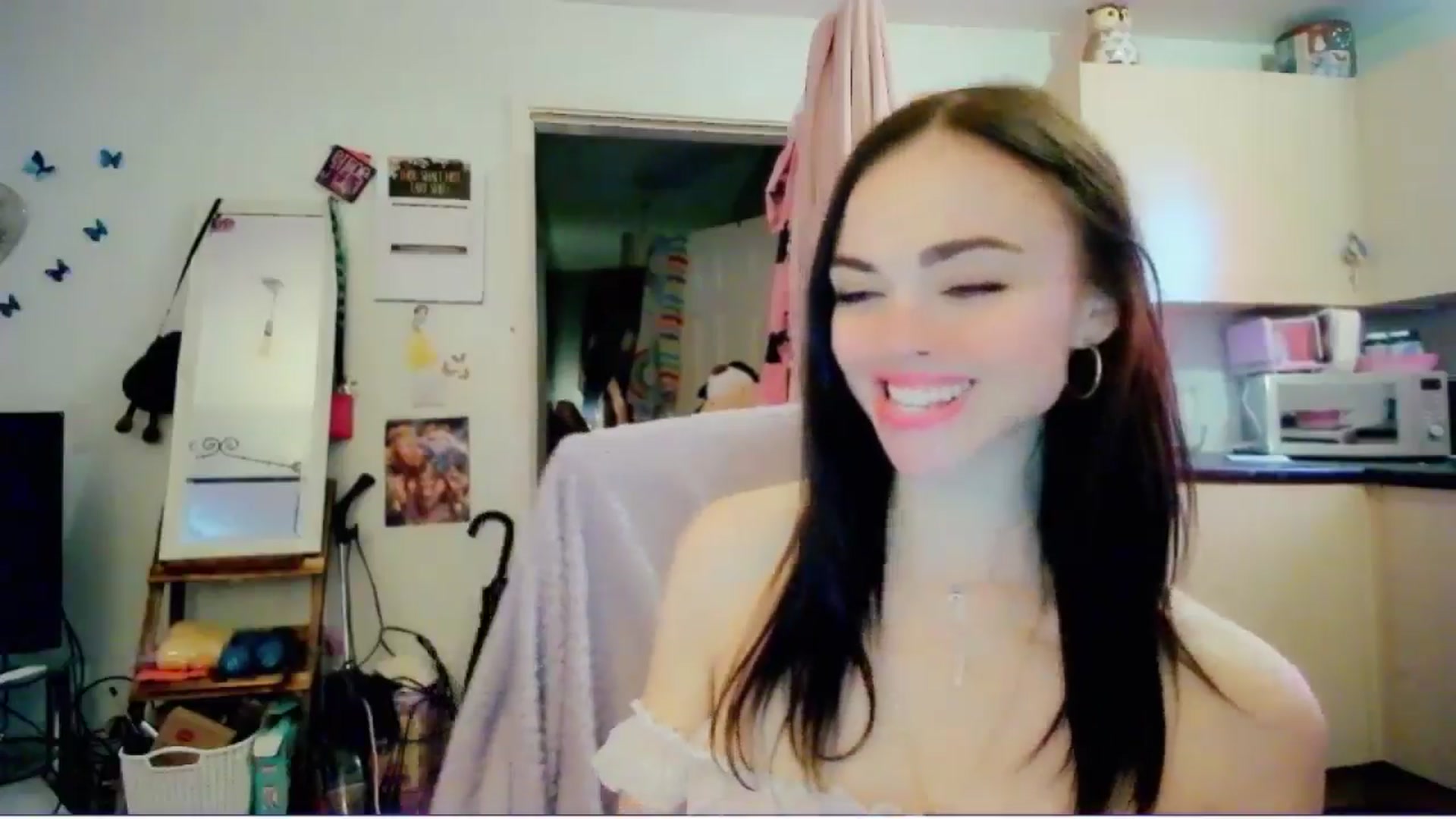 Gallery image thumbnail from MissMistletoe's myfreecams stream on, 06/01/2024, 10:27 image 5 of 20
