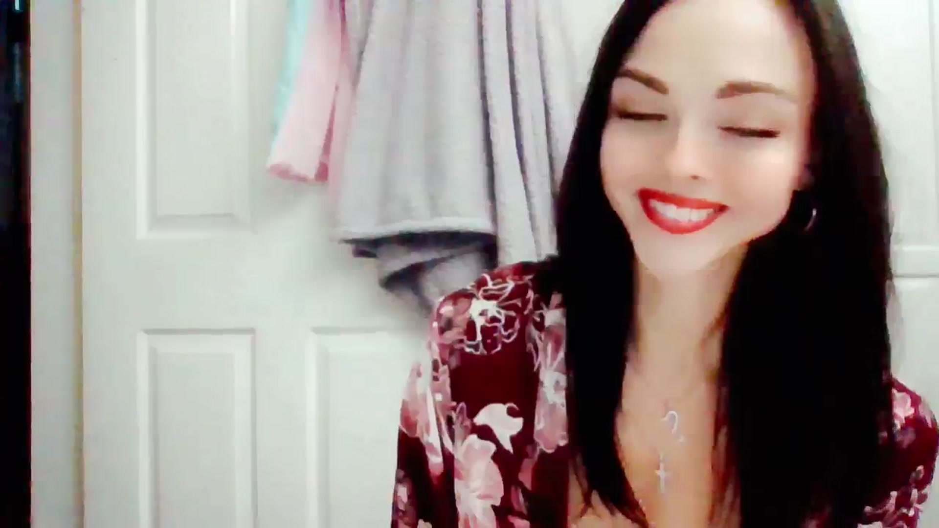 Gallery image thumbnail from MissMistletoe's myfreecams stream on, 07/09/2024, 19:43 image 16 of 20