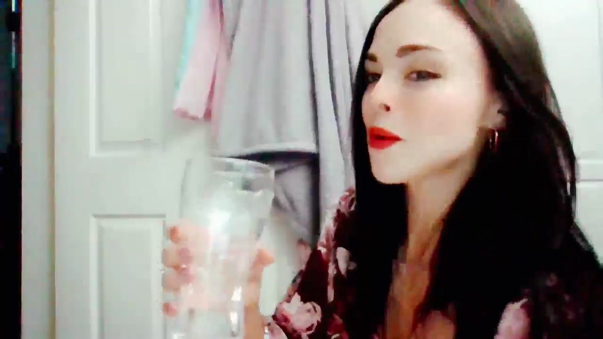 Gallery image thumbnail from MissMistletoe's myfreecams stream on, 07/09/2024, 19:43 image 15 of 20