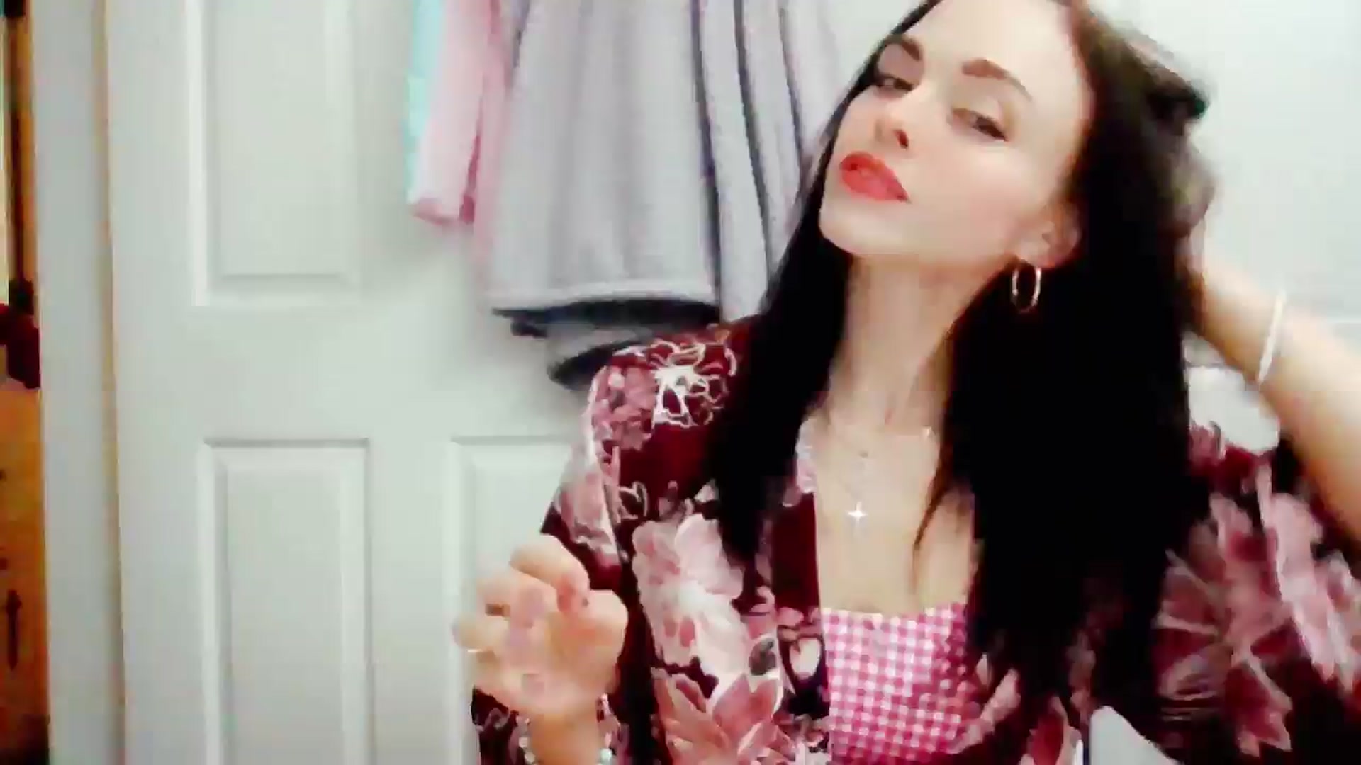 Gallery image thumbnail from MissMistletoe's myfreecams stream on, 07/09/2024, 21:10 image 3 of 20