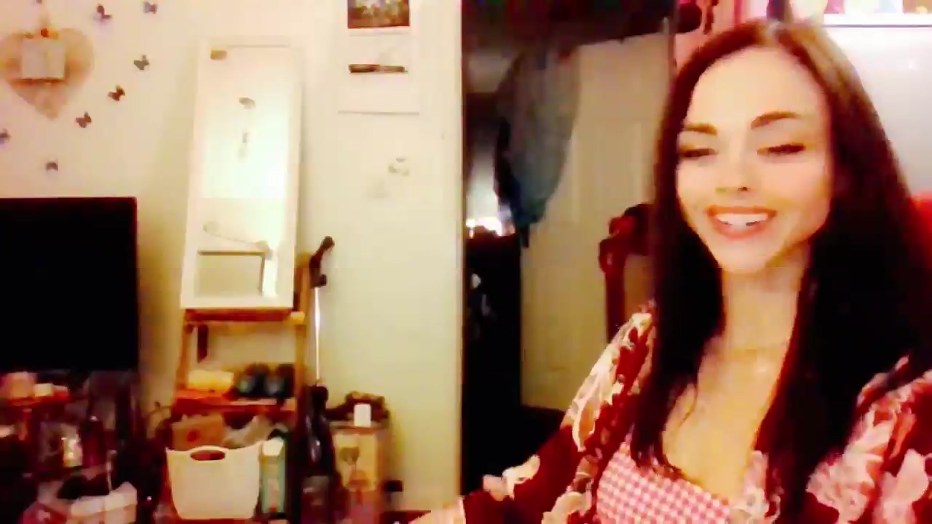 Gallery image thumbnail from MissMistletoe's myfreecams stream on, 07/10/2024, 01:51 image 3 of 20