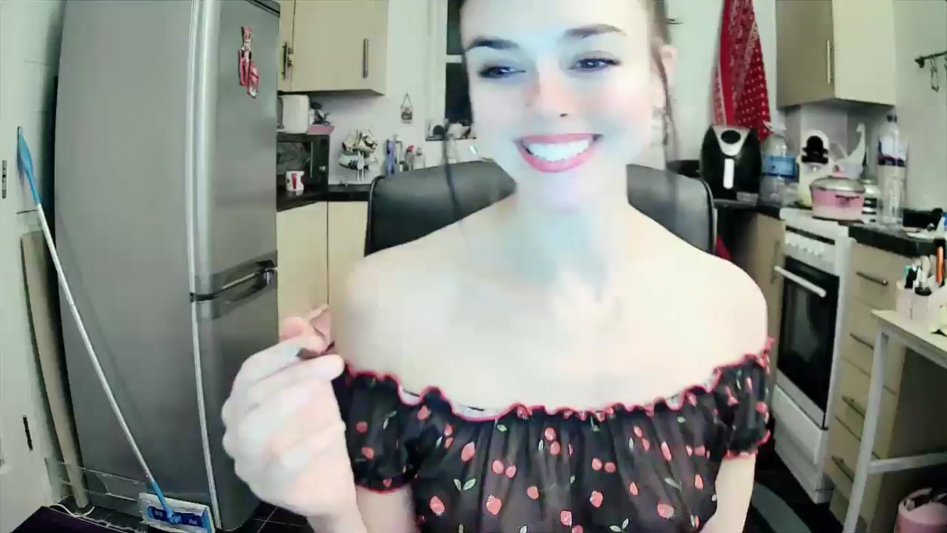 Gallery image thumbnail from MissMistletoe's myfreecams stream on, 12/01/2024, 02:11 image 18 of 20