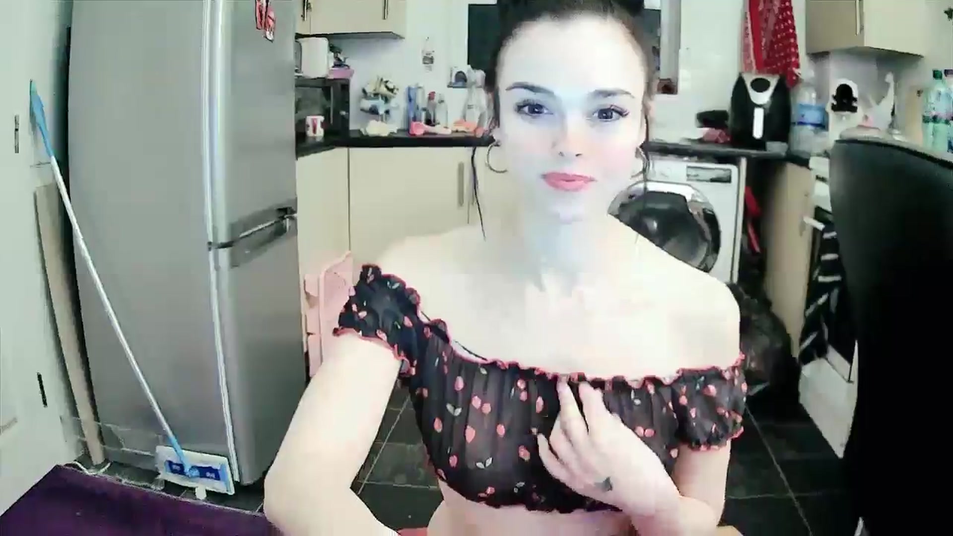 Gallery image thumbnail from MissMistletoe's myfreecams stream on, 12/01/2024, 02:11 image 7 of 20