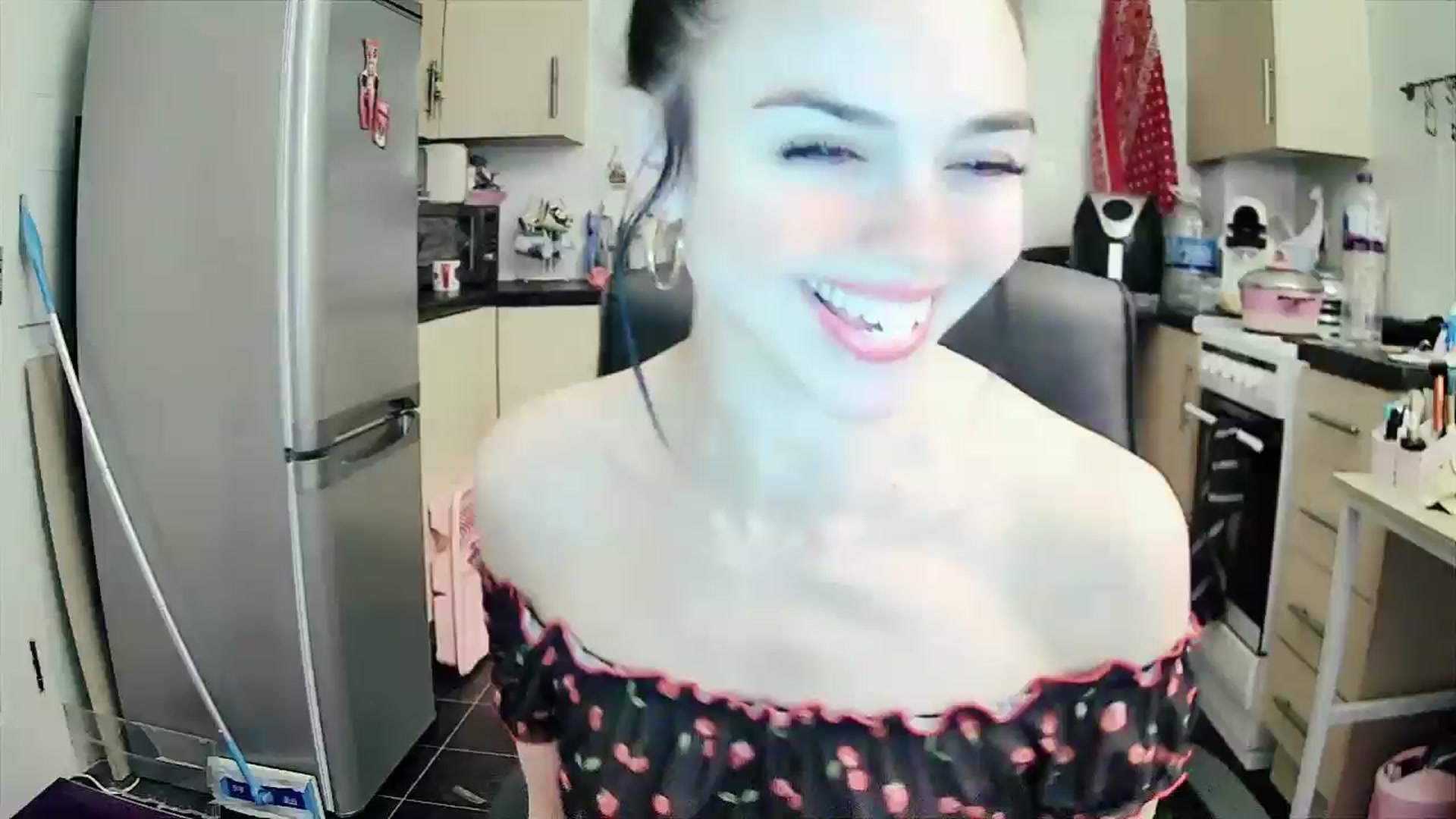 Gallery image thumbnail from MissMistletoe's myfreecams stream on, 12/01/2024, 02:11 image 12 of 20