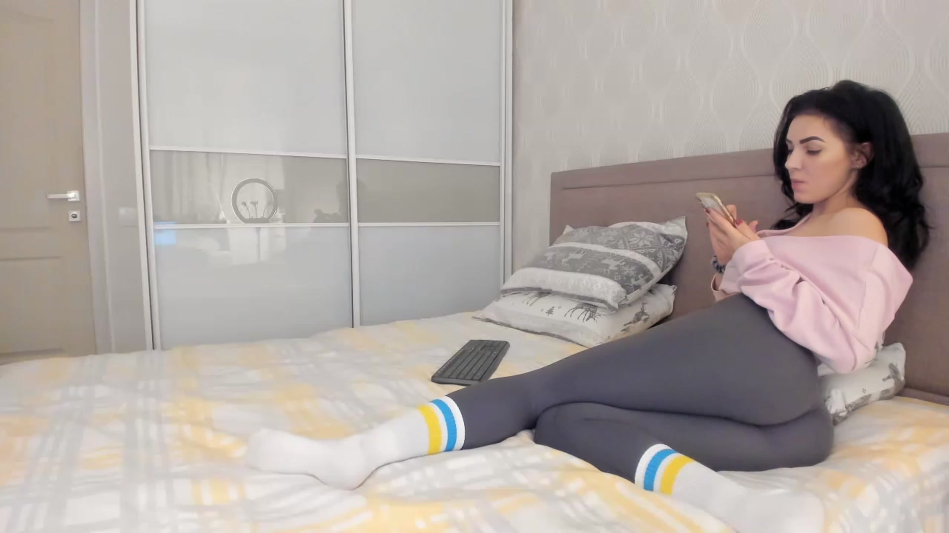 Gallery image thumbnail from MissNelly_'s myfreecams stream on, 11/18/2022, 16:27 image 13 of 20