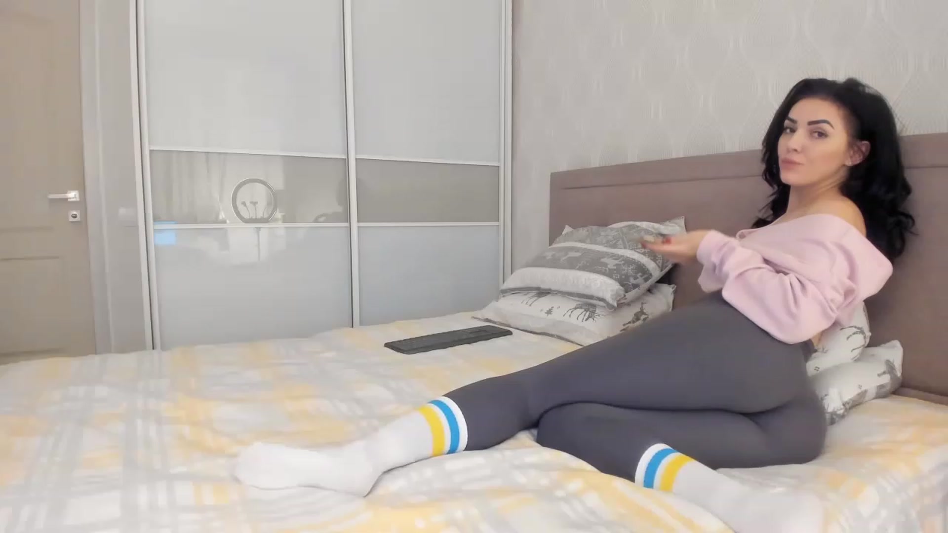 Gallery image thumbnail from MissNelly_'s myfreecams stream on, 11/18/2022, 16:27 image 11 of 20