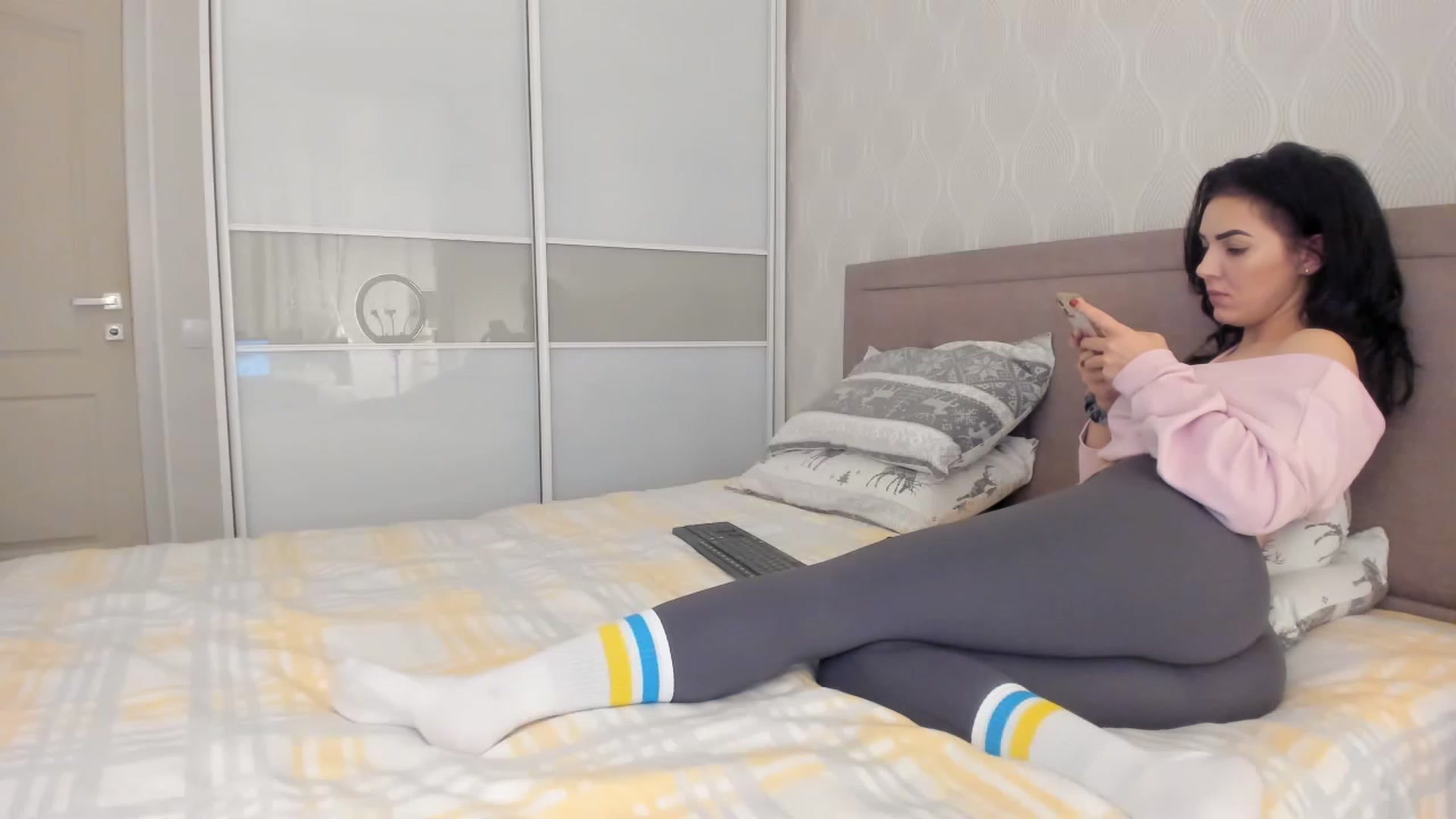 Gallery image thumbnail from MissNelly_'s myfreecams stream on, 11/18/2022, 16:27 image 19 of 20
