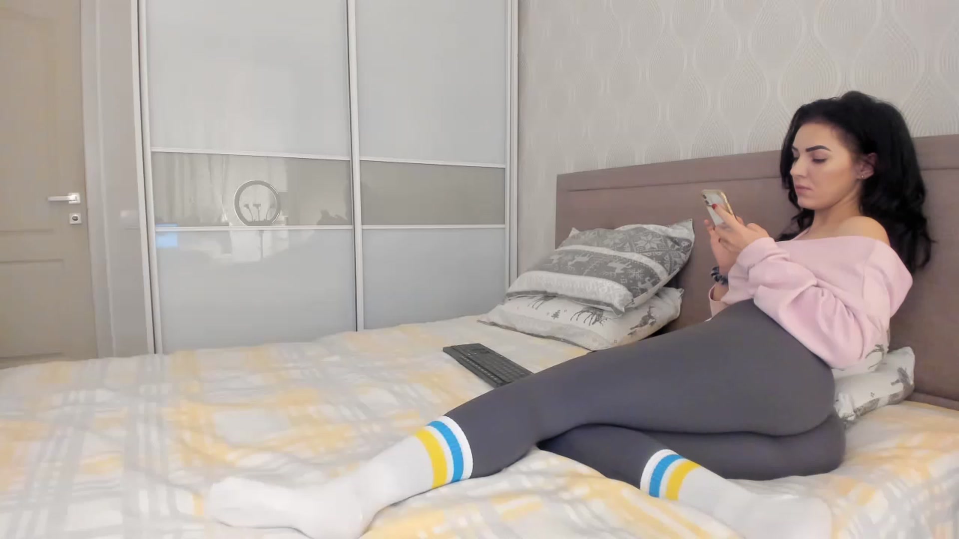 Gallery image thumbnail from MissNelly_'s myfreecams stream on, 11/18/2022, 16:27 image 18 of 20