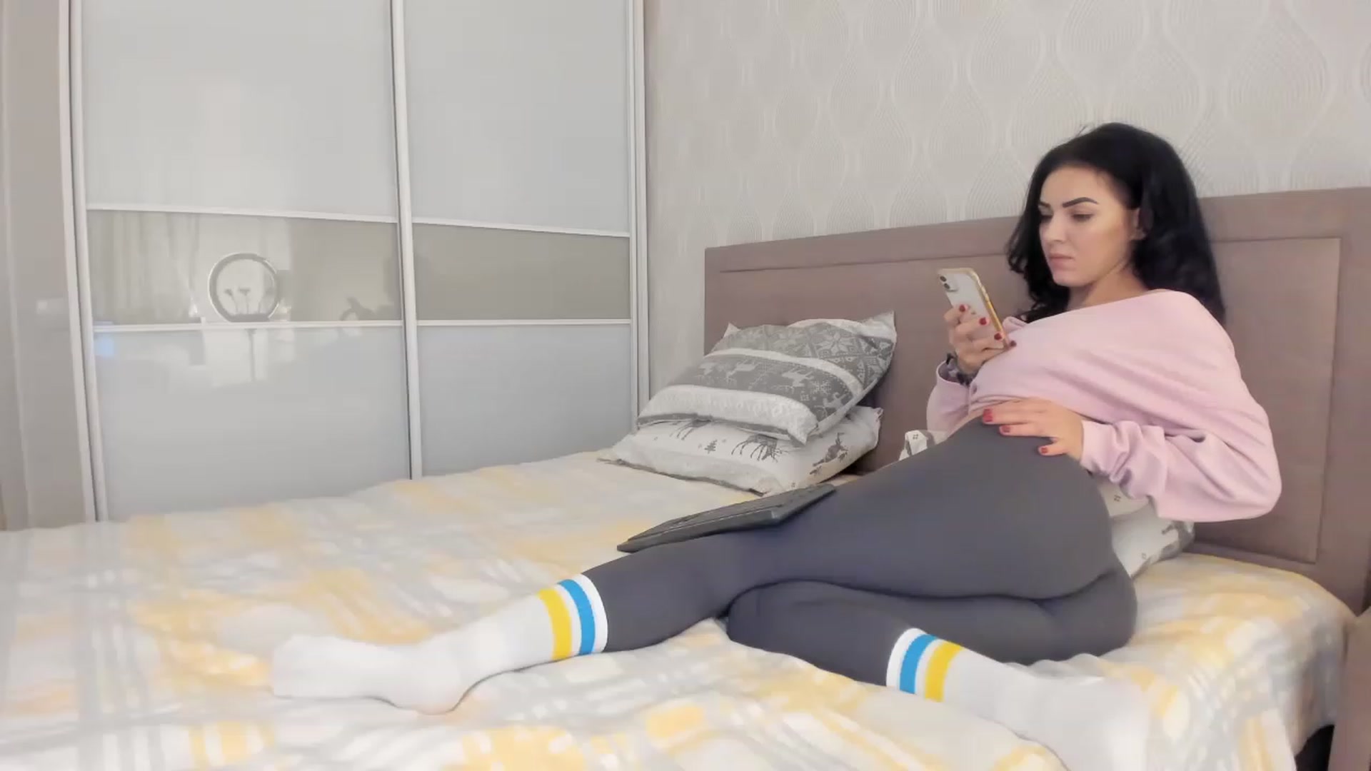 Gallery image thumbnail from MissNelly_'s myfreecams stream on, 11/18/2022, 17:03 image 18 of 20
