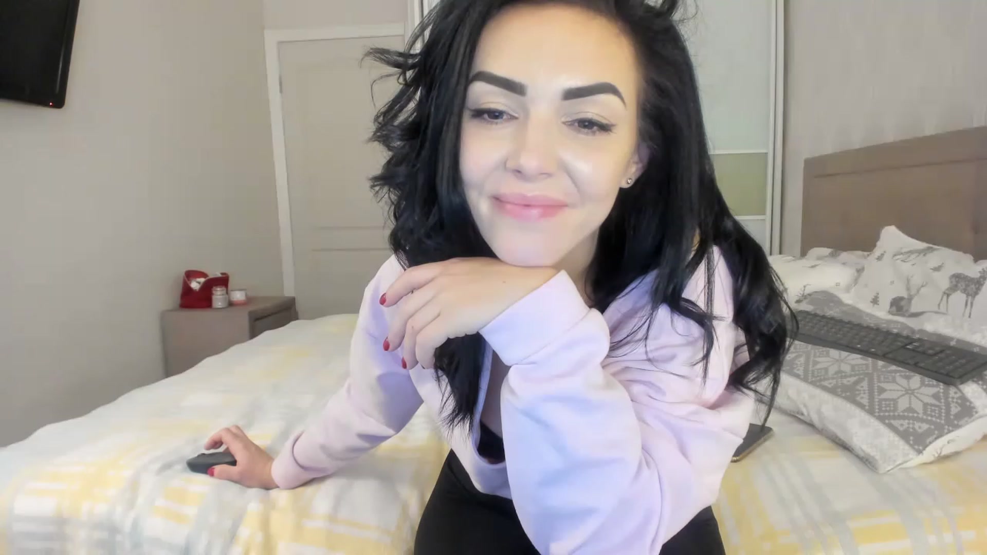Gallery image thumbnail from MissNelly_'s myfreecams stream on, 11/19/2022, 17:36 image 17 of 20