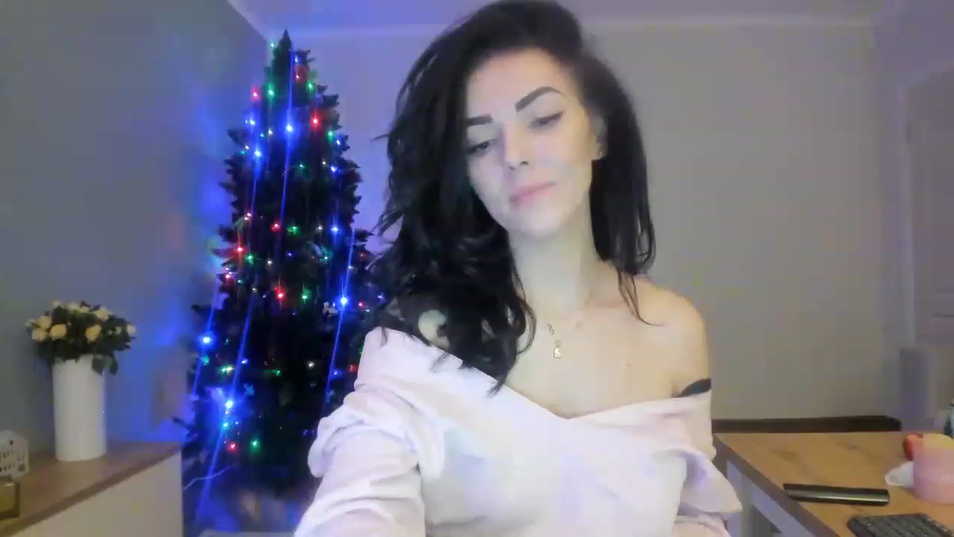 Gallery image thumbnail from MissNelly_'s myfreecams stream on, 12/01/2022, 22:30 image 13 of 20