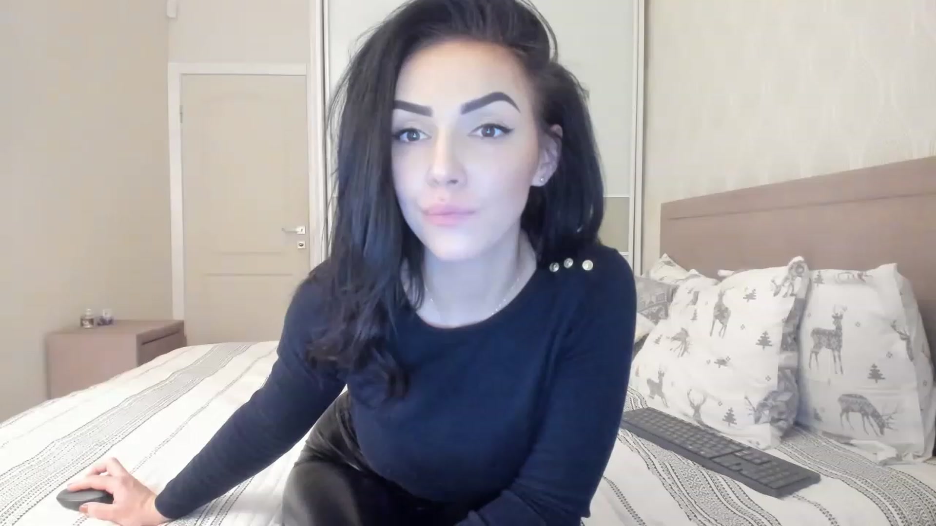 Gallery image thumbnail from MissNelly_'s myfreecams stream on, 12/03/2022, 19:09 image 13 of 20