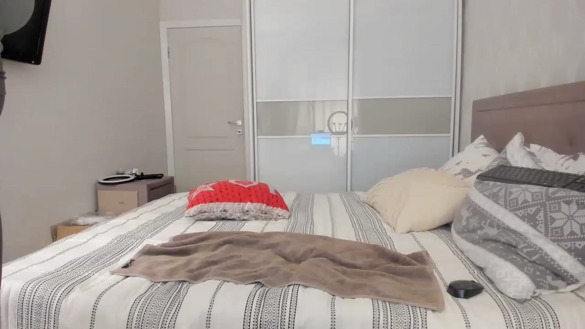 Gallery image thumbnail from MissNelly_'s myfreecams stream on, 12/08/2022, 20:27 image 9 of 20