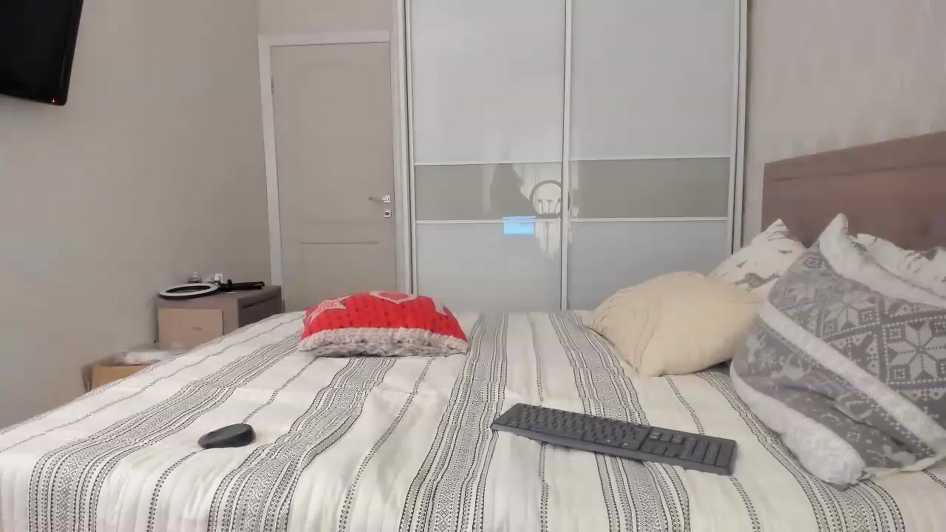 Gallery image thumbnail from MissNelly_'s myfreecams stream on, 12/08/2022, 20:27 image 15 of 20