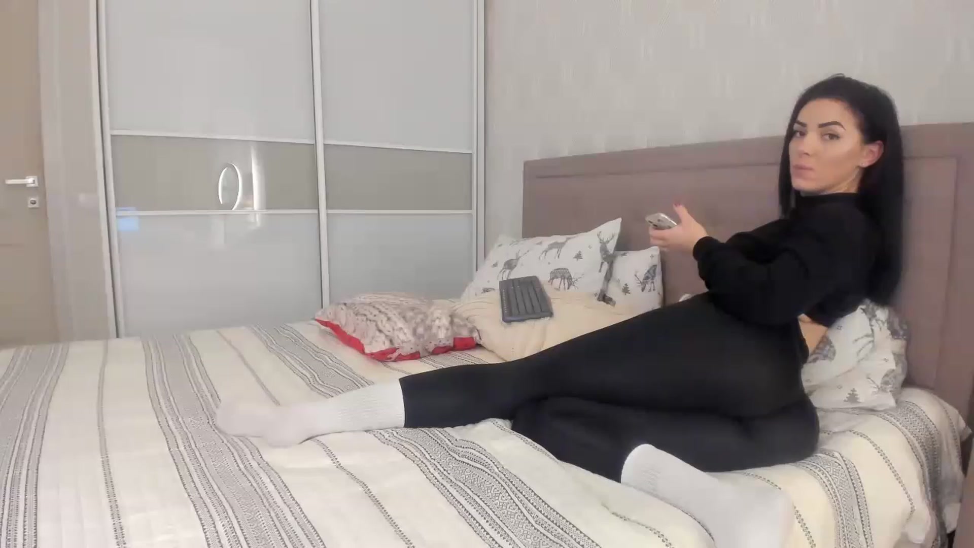 Gallery image thumbnail from MissNelly_'s myfreecams stream on, 12/20/2022, 18:20 image 16 of 20