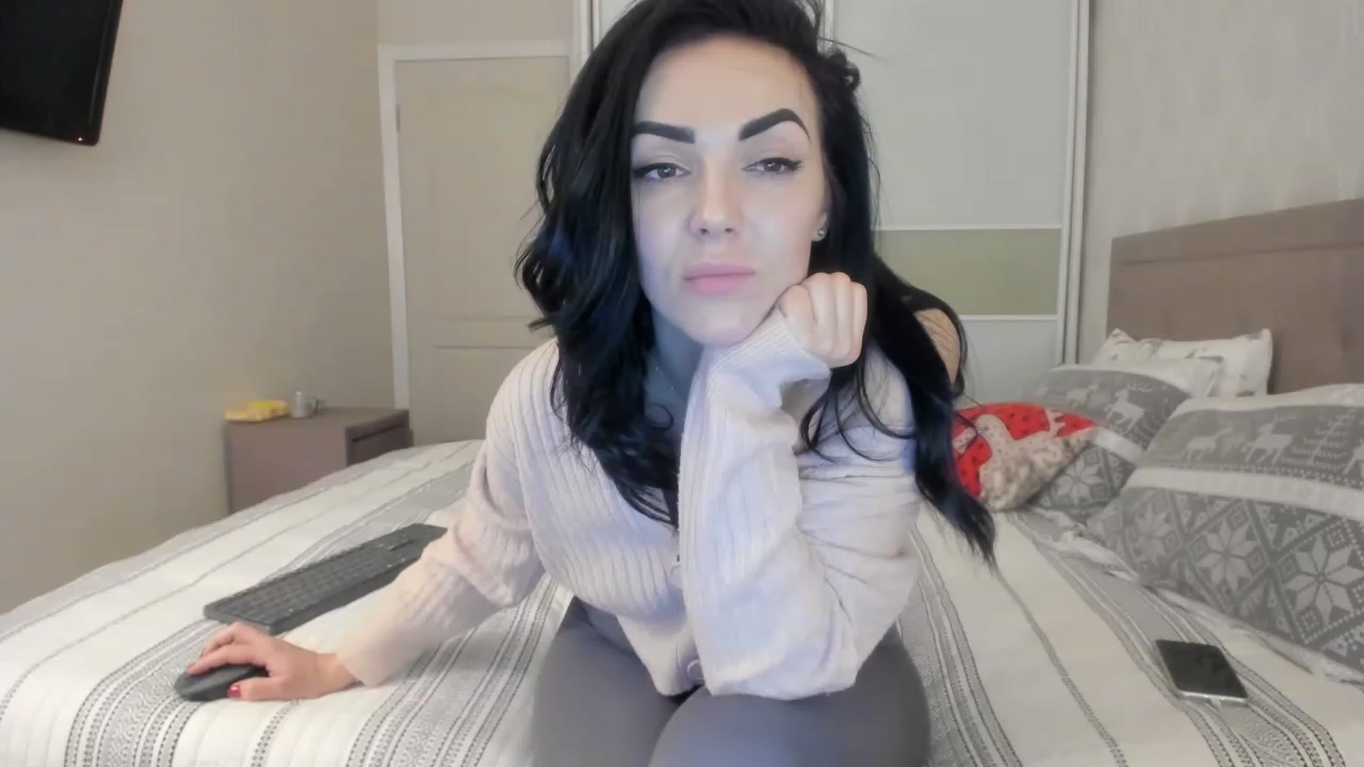Gallery image thumbnail from MissNelly_'s myfreecams stream on, 12/23/2022, 18:22 image 18 of 20