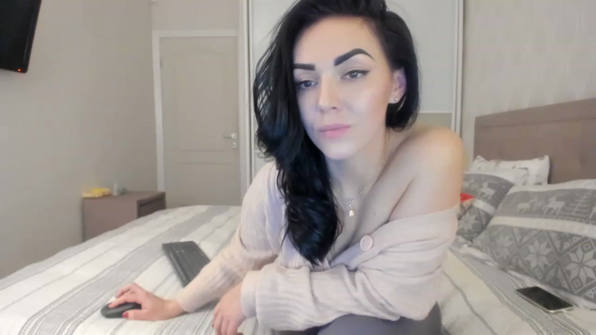 Gallery image thumbnail from MissNelly_'s myfreecams stream on, 12/23/2022, 18:22 image 5 of 20