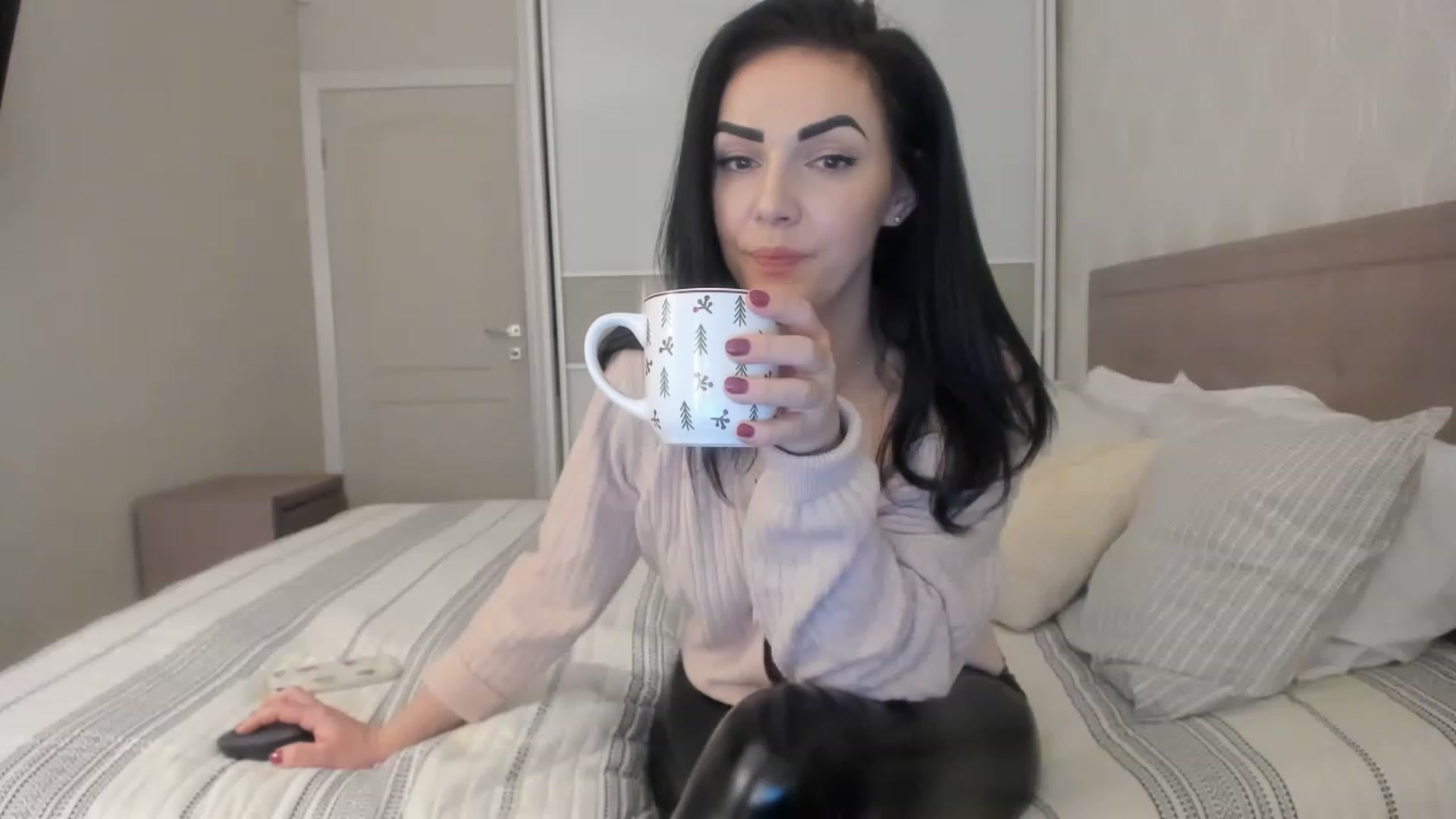 Gallery image thumbnail from MissNelly_'s myfreecams stream on, 12/28/2022, 15:17 image 12 of 20