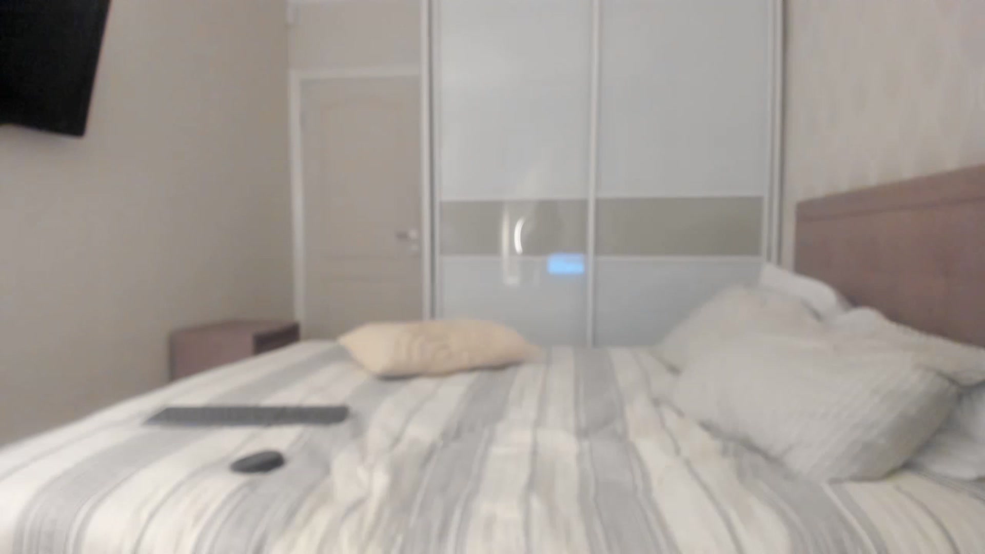 Gallery image thumbnail from MissNelly_'s myfreecams stream on, 12/28/2022, 17:19 image 17 of 20