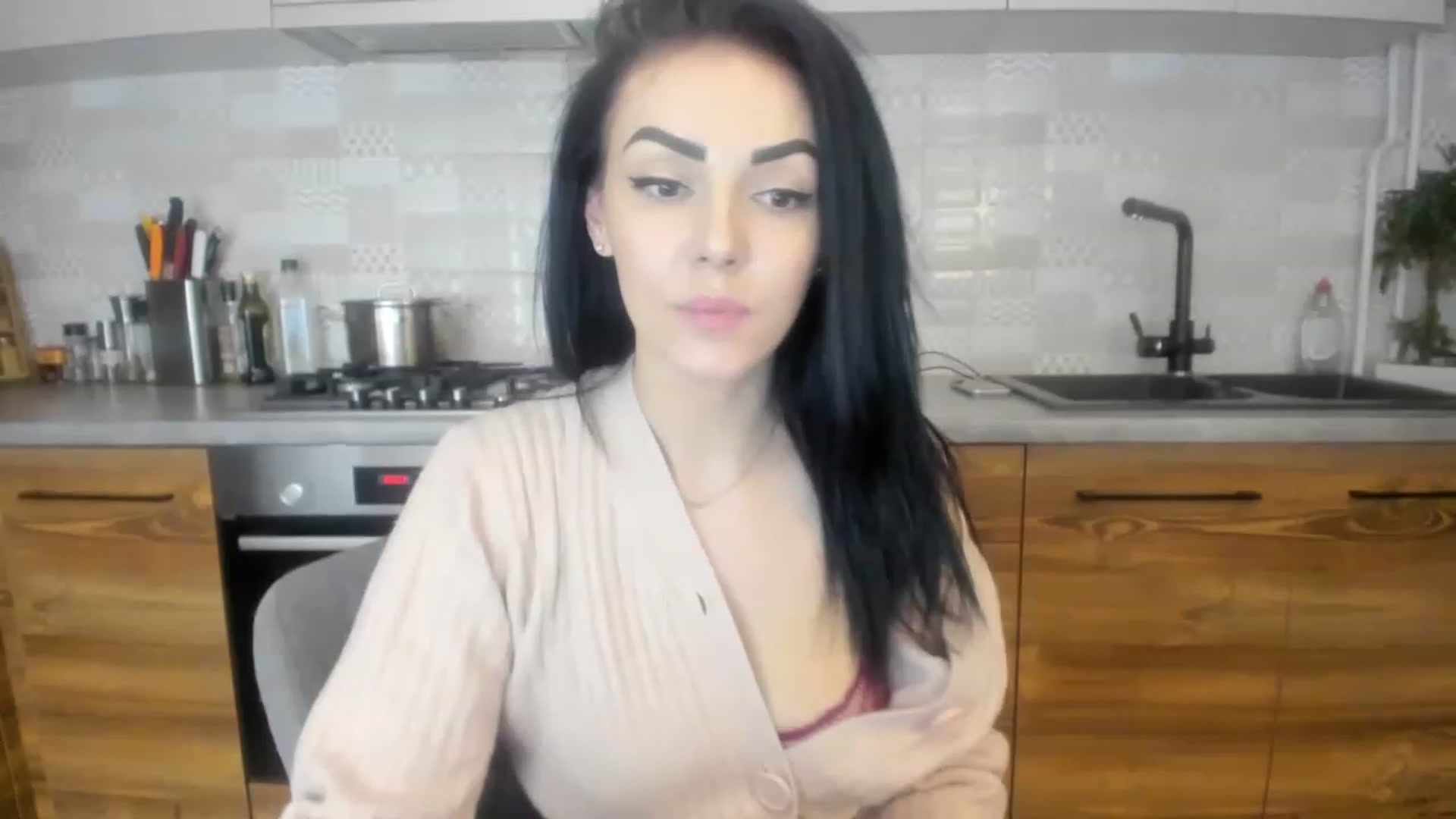 Gallery image thumbnail from MissNelly_'s myfreecams stream on, 12/30/2022, 18:32 image 18 of 20