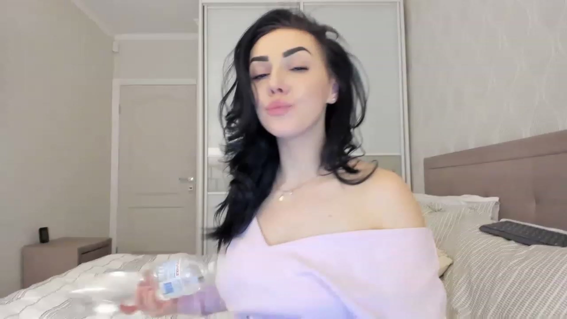 Gallery image thumbnail from MissNelly_'s myfreecams stream on, 01/27/2023, 17:11 image 14 of 20