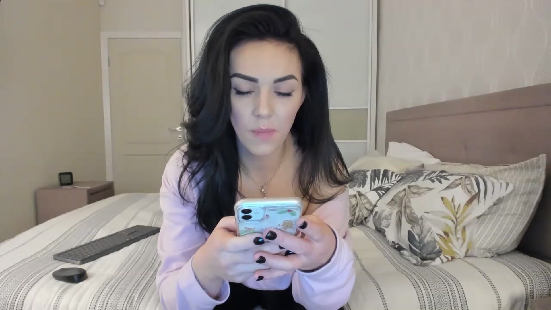 Gallery image thumbnail from MissNelly_'s myfreecams stream on, 02/10/2023, 19:24 image 8 of 20