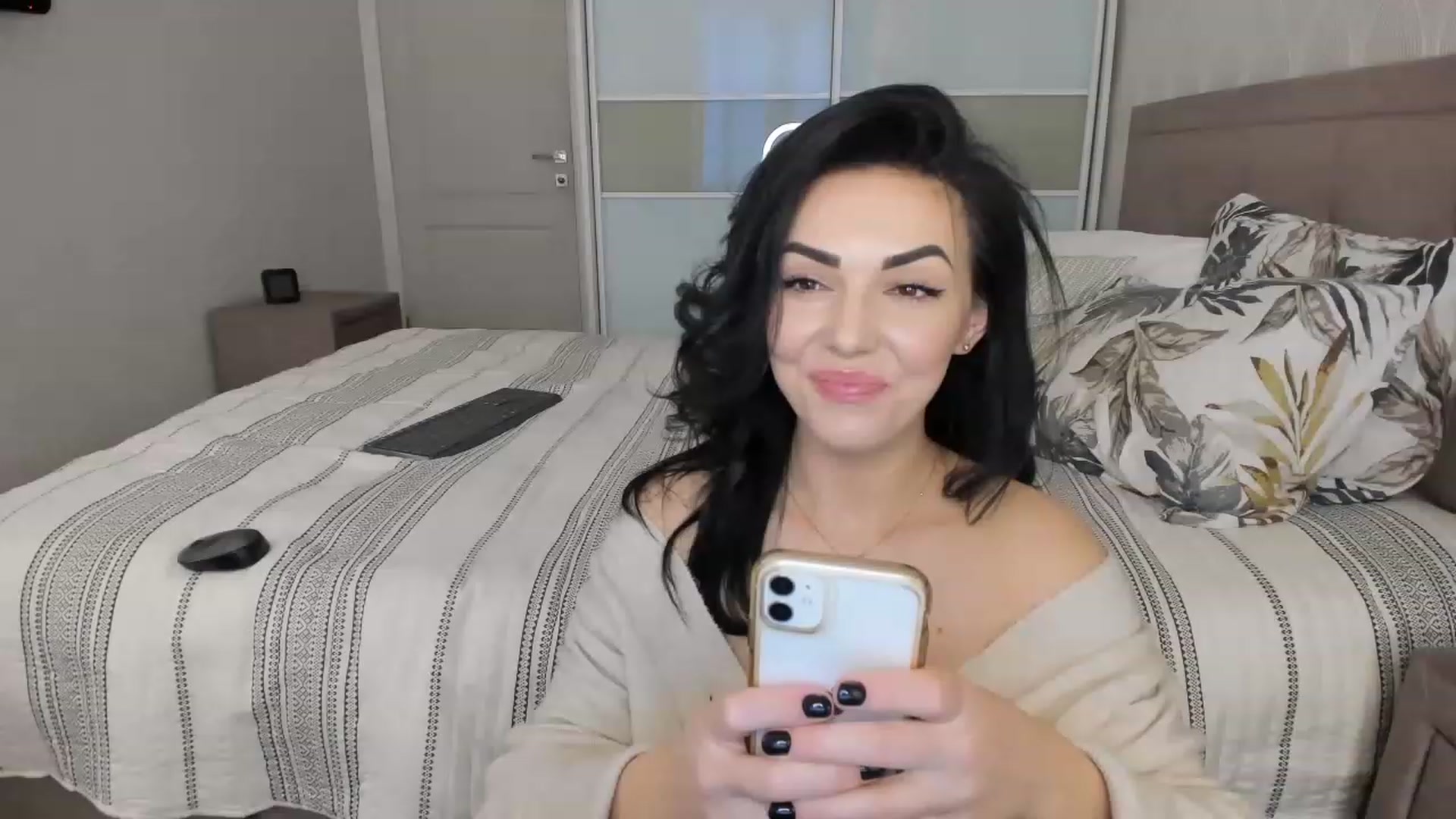 Gallery image thumbnail from MissNelly_'s myfreecams stream on, 02/11/2023, 16:09 image 5 of 20