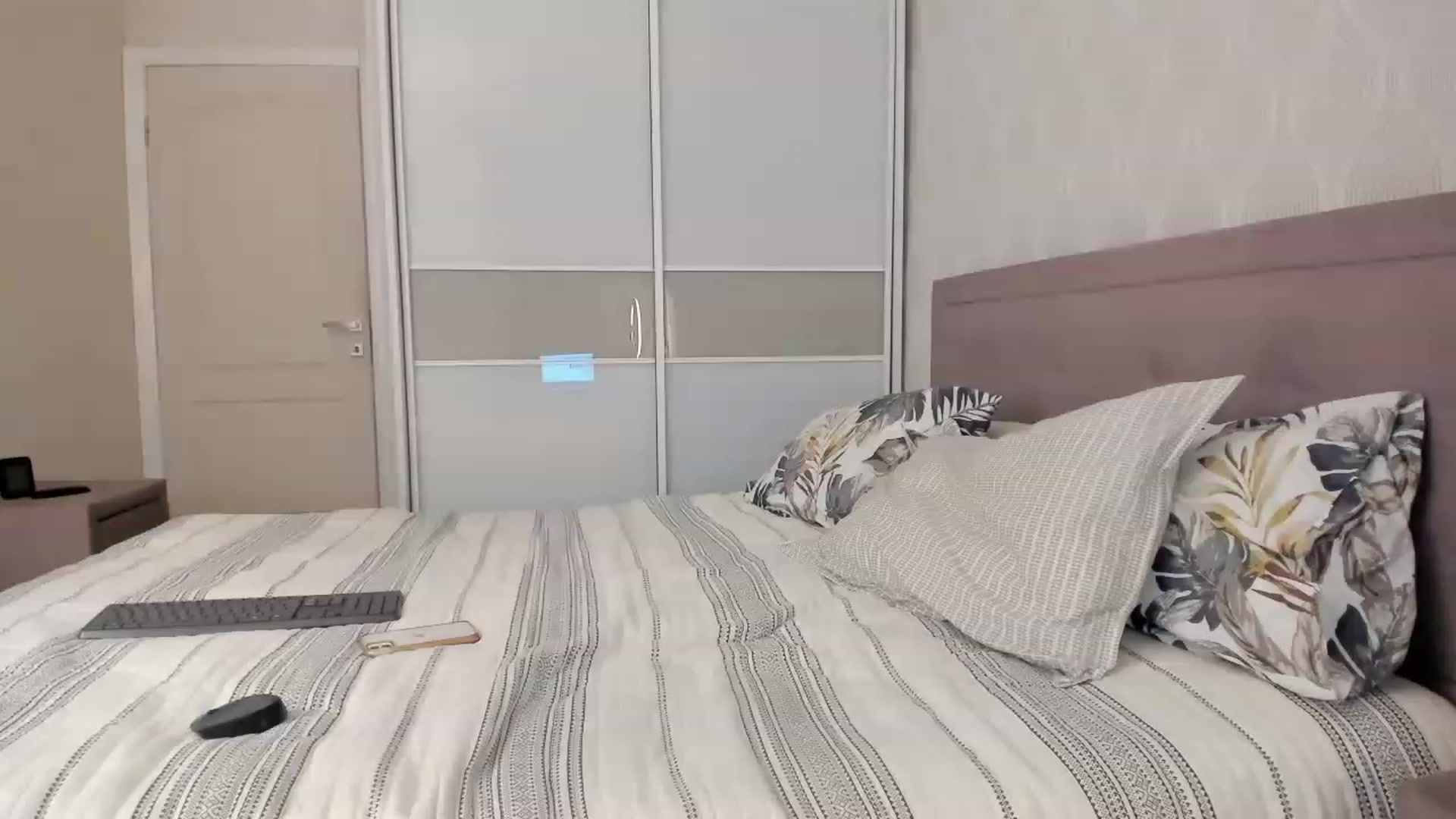 Gallery image thumbnail from MissNelly_'s myfreecams stream on, 02/13/2023, 19:24 image 1 of 20