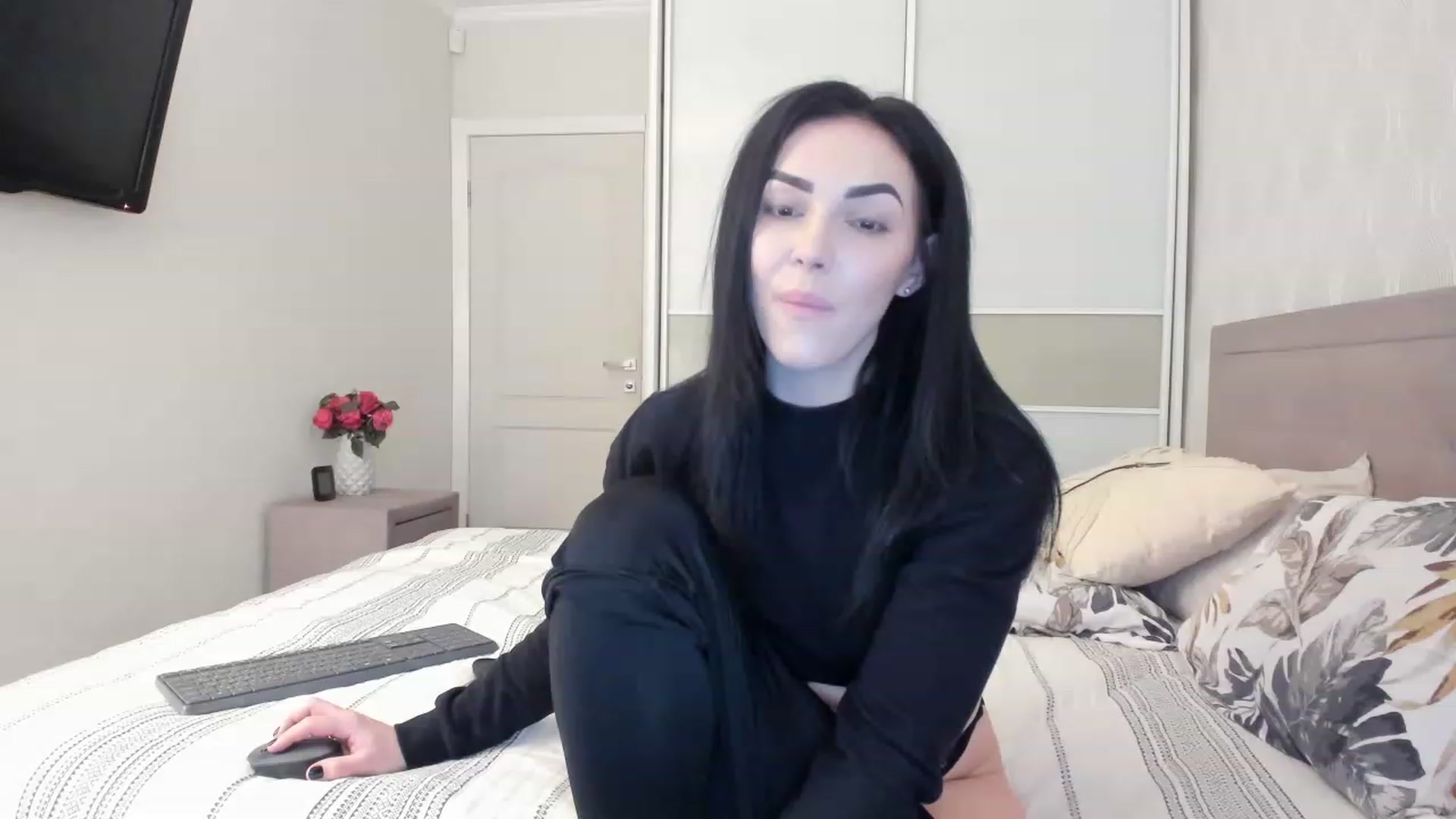 Gallery image thumbnail from MissNelly_'s myfreecams stream on, 02/15/2023, 16:09 image 11 of 20