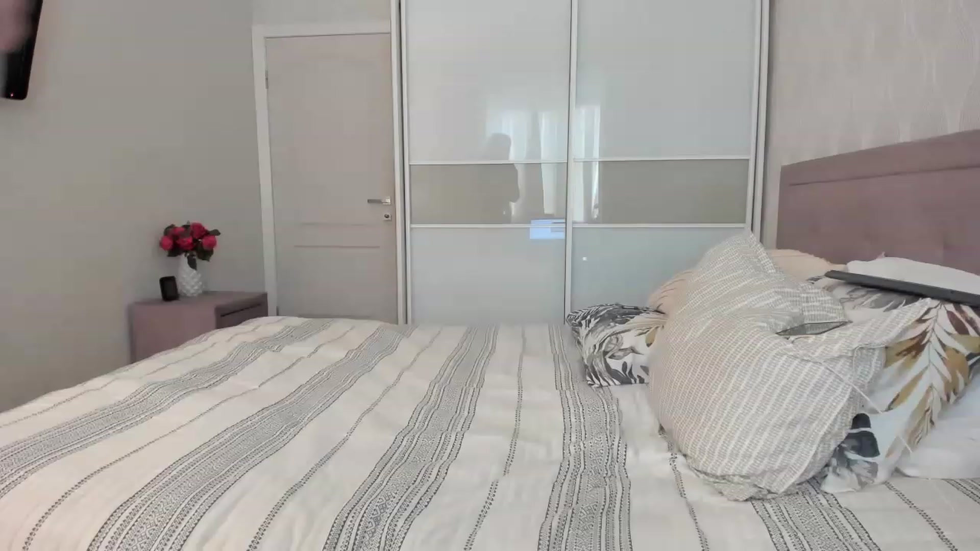 Gallery image thumbnail from MissNelly_'s myfreecams stream on, 02/15/2023, 16:09 image 3 of 20