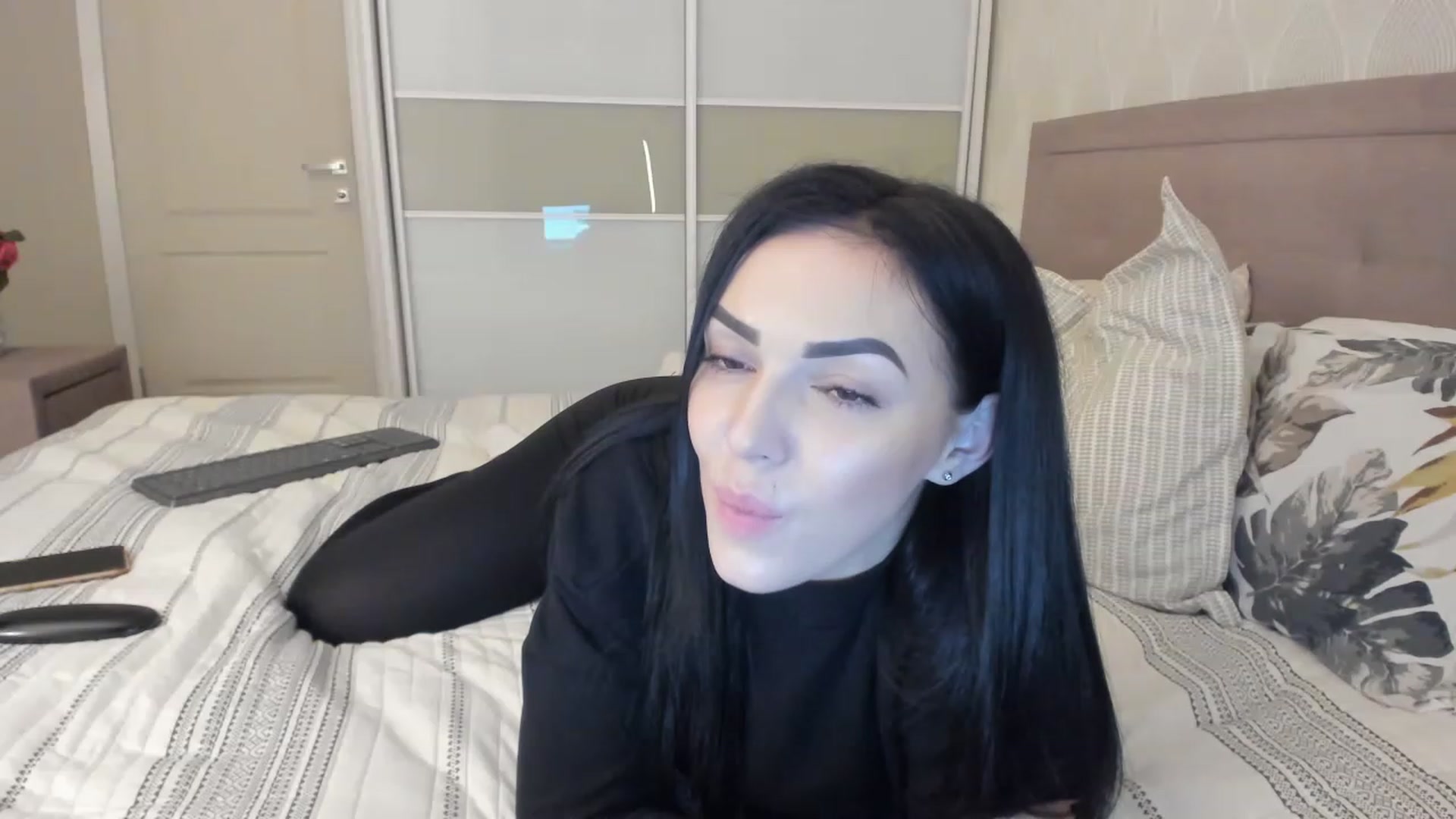 Gallery image thumbnail from MissNelly_'s myfreecams stream on, 02/15/2023, 17:26 image 18 of 20